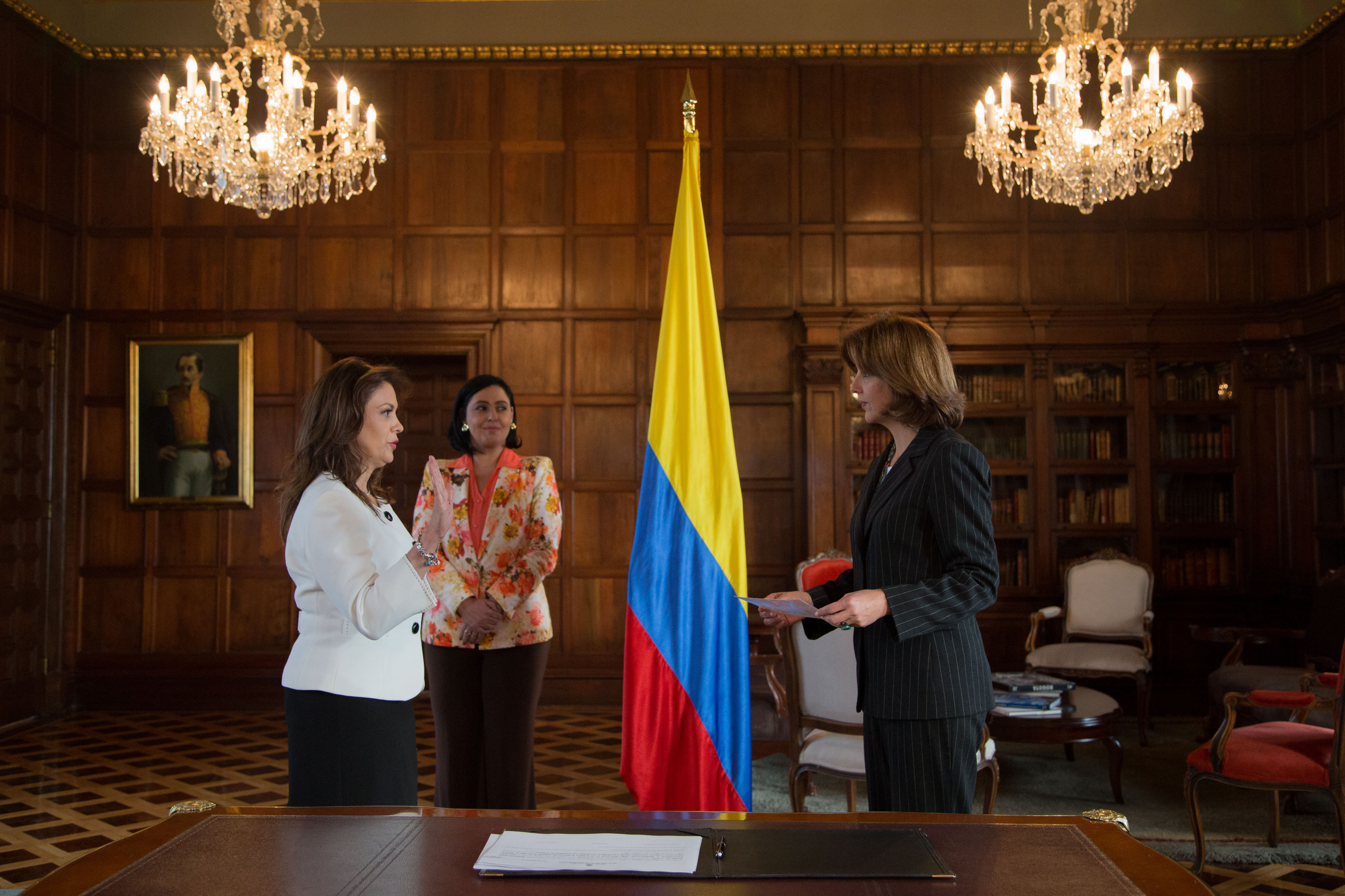 Ministra de Relaciones Exteriores posesionó a la Embajadora de carrera diplomática Martha I. Alarcón como Embajadora de Colombia en Honduras 