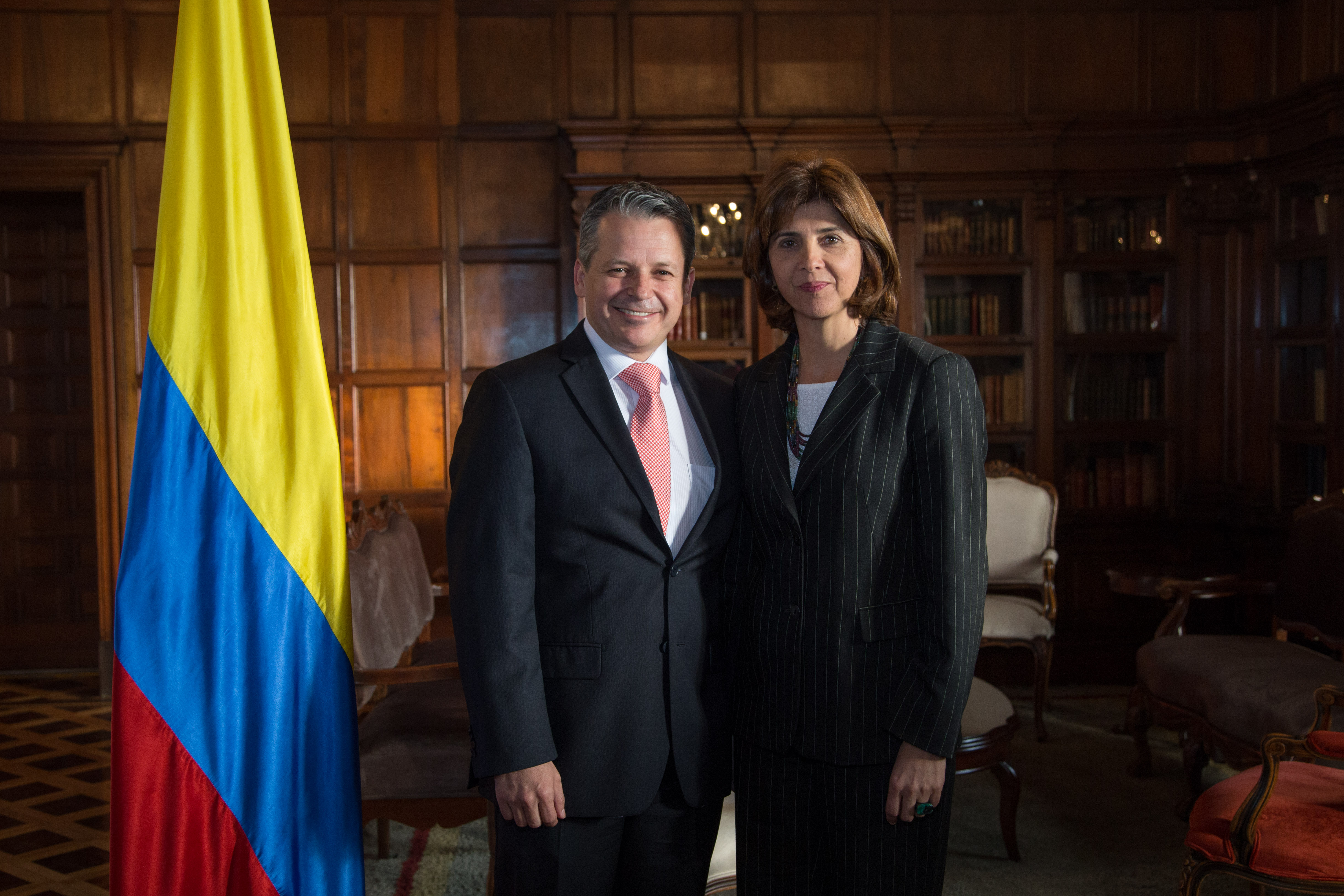 Víctor Hugo Echeverri fue posesionado como nuevo Embajador de Colombia en Malasia