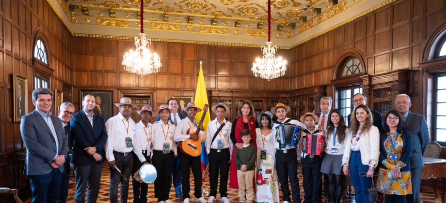 Jóvenes de Paraguachón viajarán a México en un intercambio de Diplomacia Cultural
