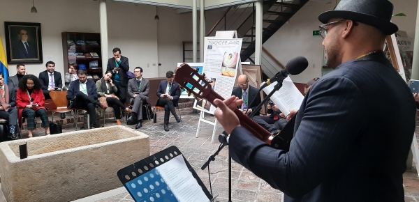 Muestra cultural de carácter académico: Recital de guitarra del artista dominicano Erol Diaz "el cantor de la paz"