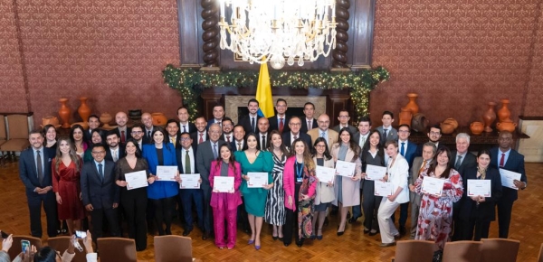  Viceministro de Relaciones Exteriores felicita a los 39 estudiantes que culminaron el Curso de Capacitación Diplomática y Consular 2022