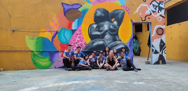 Jóvenes artistas del intercambio cultural en muralismo, organizado por la Dirección de Asuntos Culturales de la Cancillería, dejaron huella en Brasil con la realización de un mural en homenaje al maestro Fernando Botero