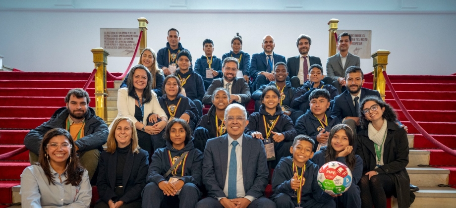 Río de Janeiro recibirá a 12 niñas y niños futbolistas del Putumayo que participan en un intercambio de diplomacia deportiva liderado por la Cancillería