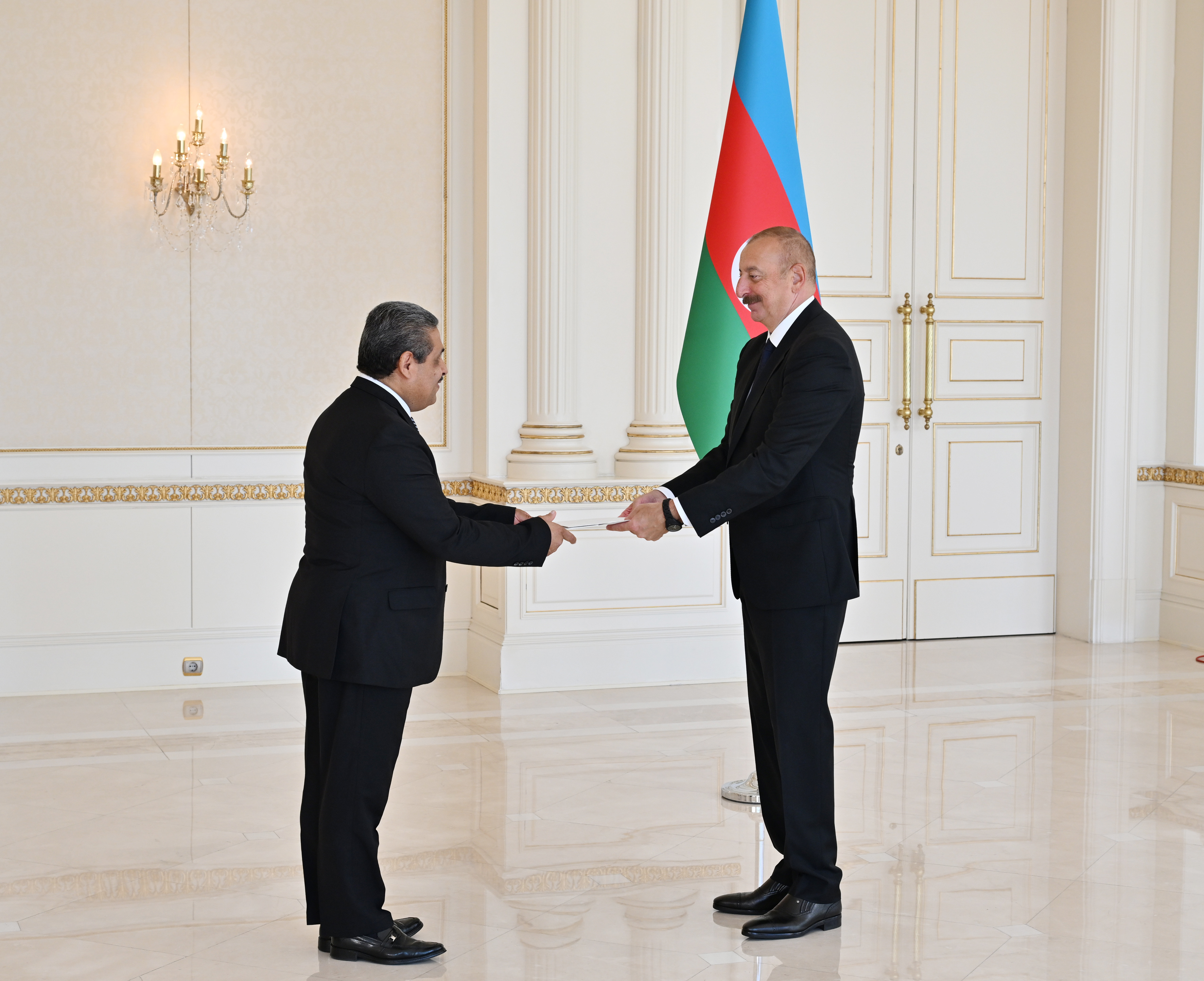 El embajador Luis Fernando Cuartas Ayala presentó sus cartas credenciales al presidente de la República de Azerbaiyán