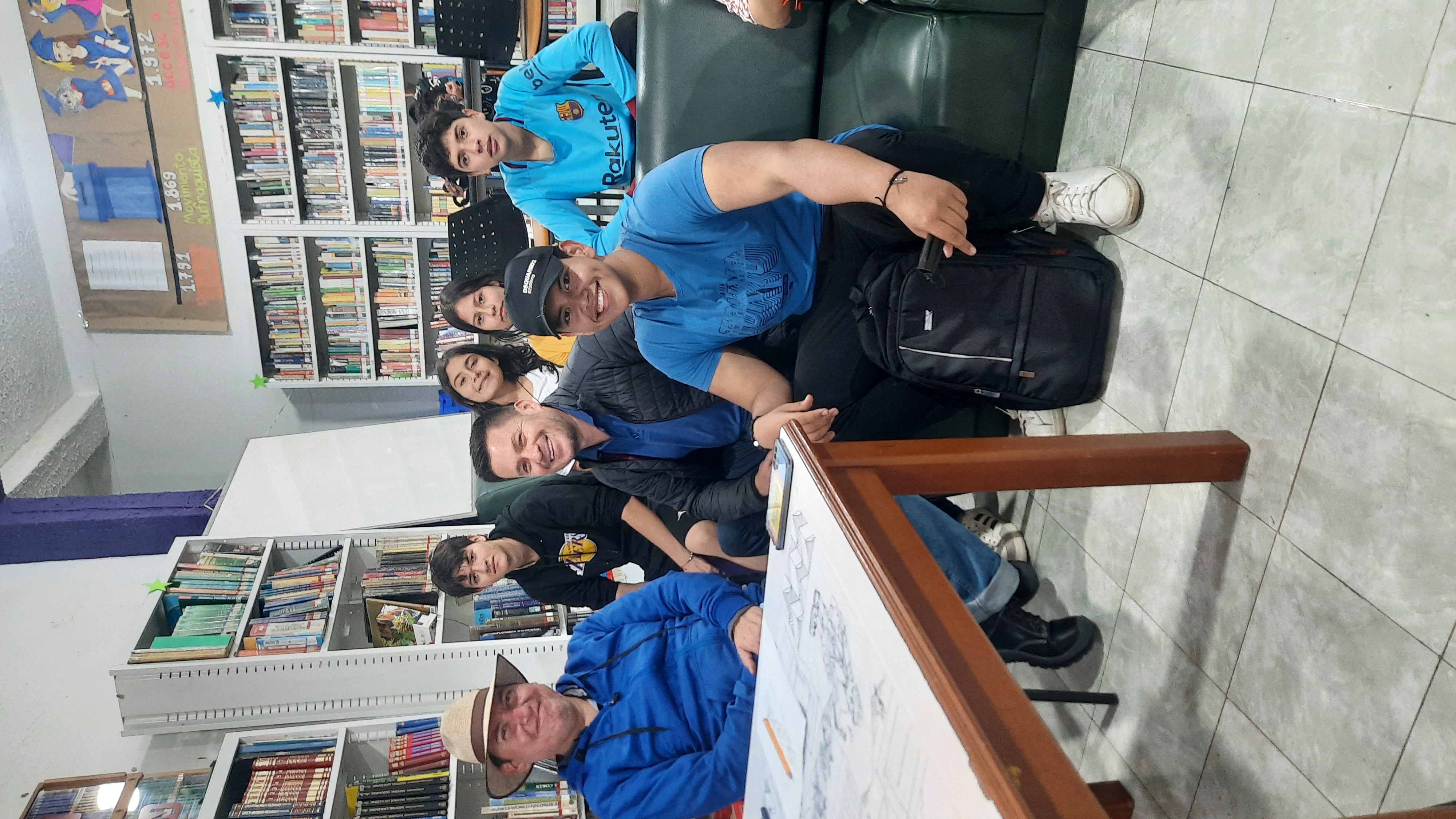 Niños, niñas y adolescentes de la iniciativa de Diplomacia deportiva y cultural para la prevención del reclutamiento armado de menores, de Cancillería, forjaron un mural que conmemora a las víctimas de la violencia en Samaniego