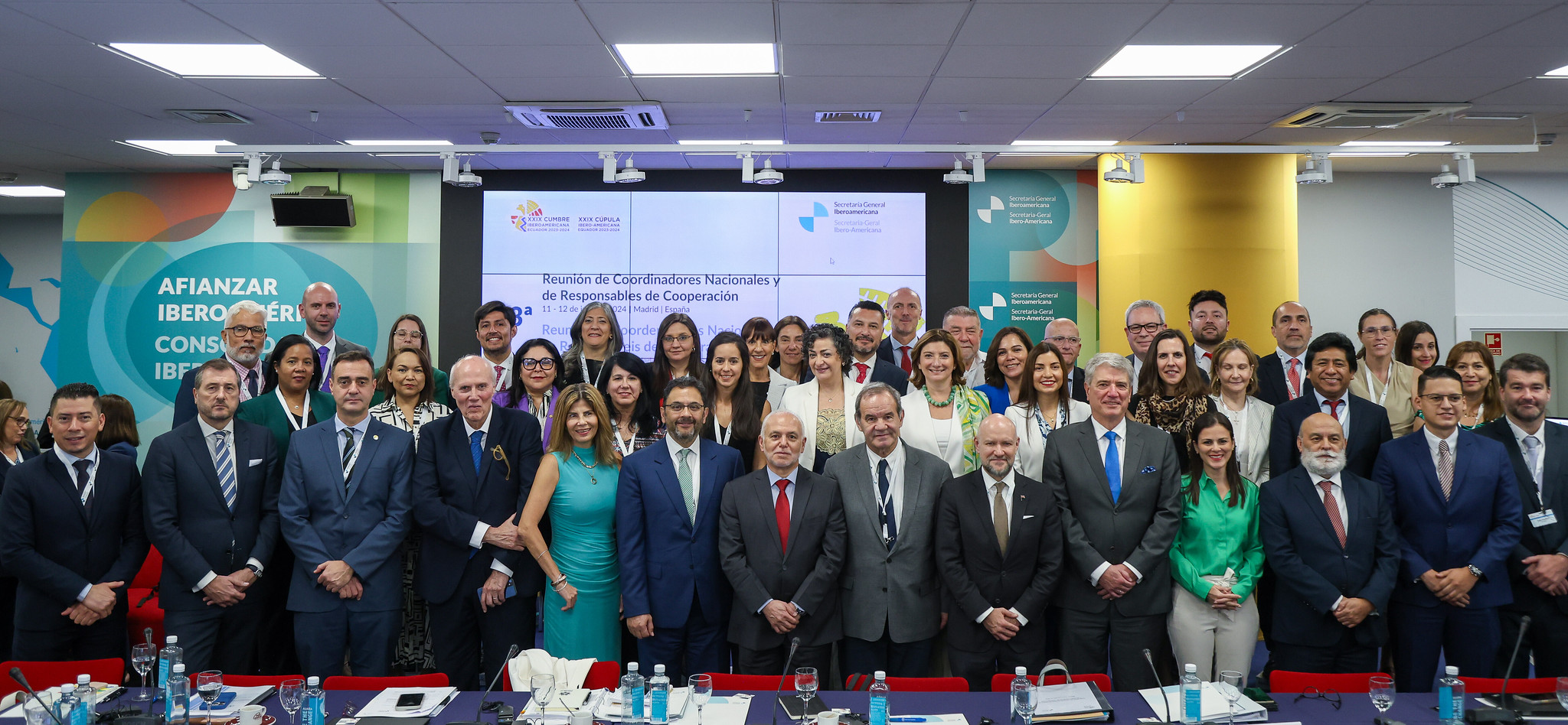 Foto Grupal de los participantes de la reunión