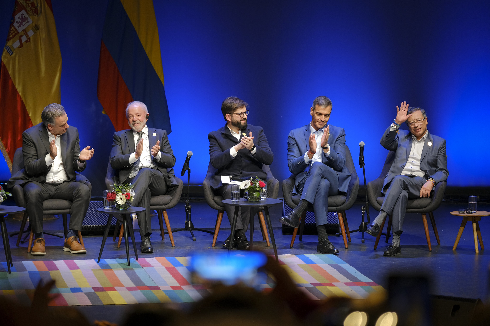 Canciller (e) Rosa Yolanda Villavicencio Mapy acompaña al Presidente Gustavo Petro durante su intervención en el Encuentro con la Sociedad Civil en el marco de la ‘Reunión de Alto Nivel: Democracia Siempre’