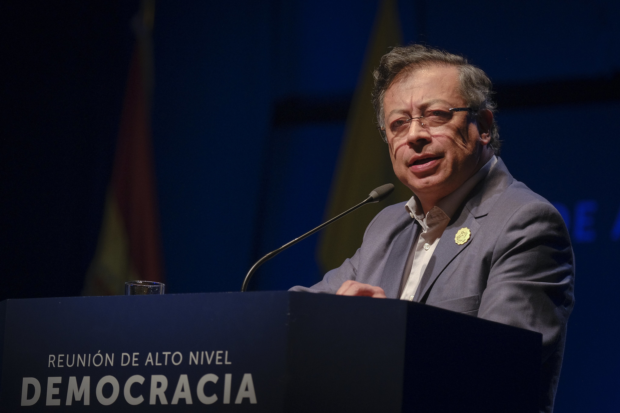 Canciller (e) Rosa Yolanda Villavicencio Mapy acompaña al Presidente Gustavo Petro durante su intervención en el Encuentro con la Sociedad Civil en el marco de la ‘Reunión de Alto Nivel: Democracia Siempre’