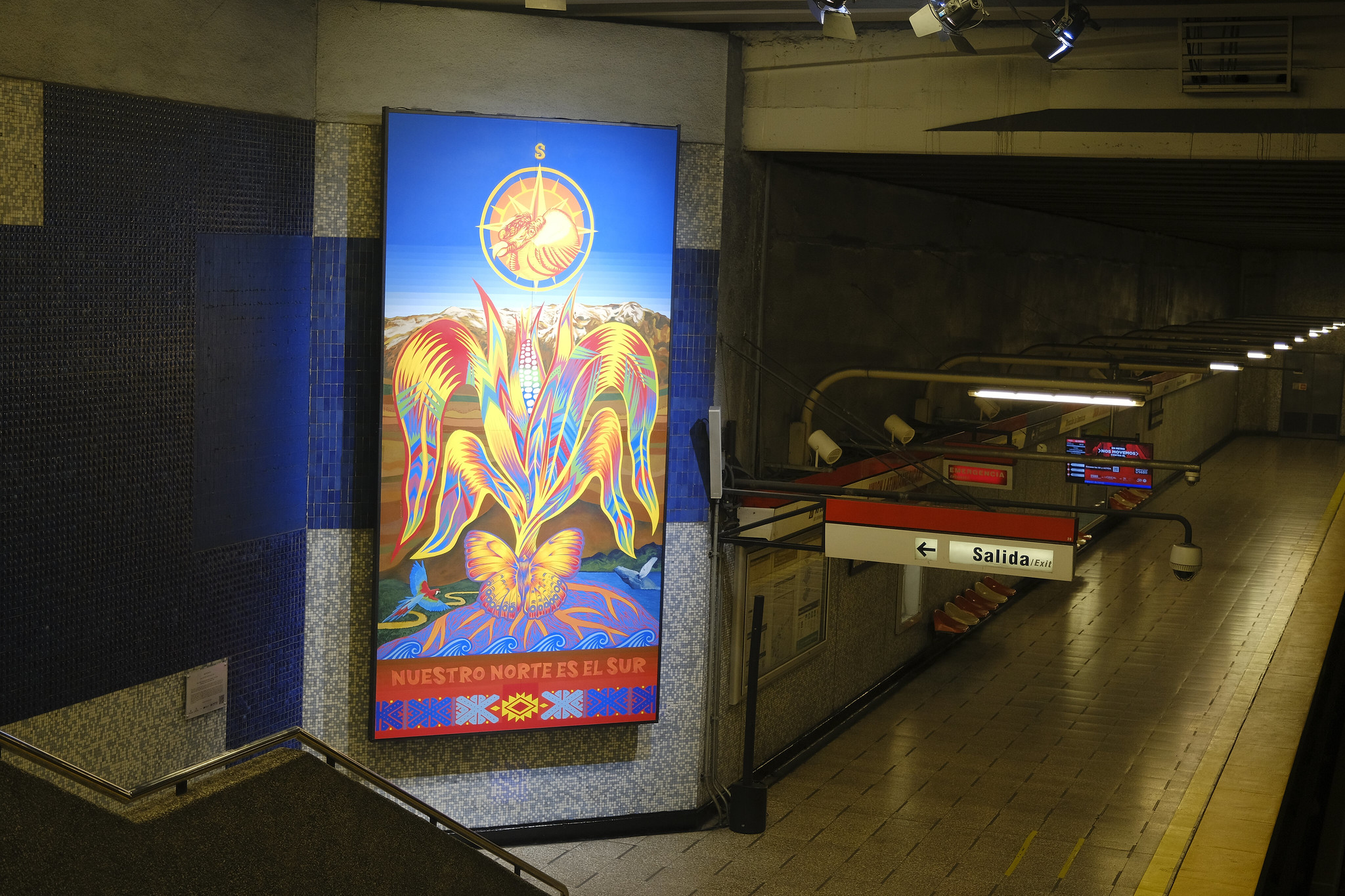 Canciller (e) Rosa Yolanda Villavicencio Mapy y el Presidente Gustavo Petro asisten a la inauguración del mural 'Nuestro norte es el sur' en el Metro de Santiago de Chile