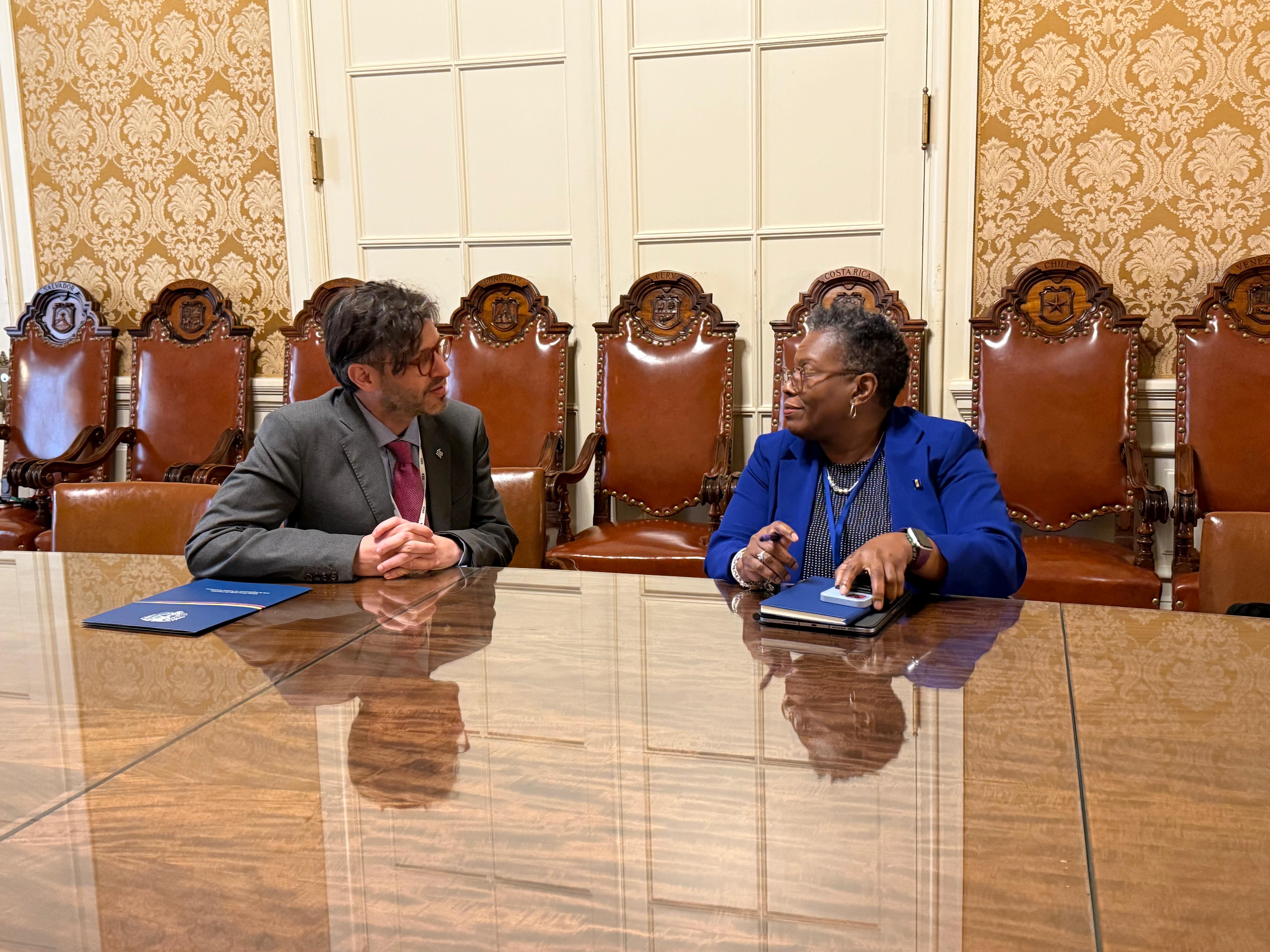 Encuentro de alto nivel con la jefe de delegación de Barbados