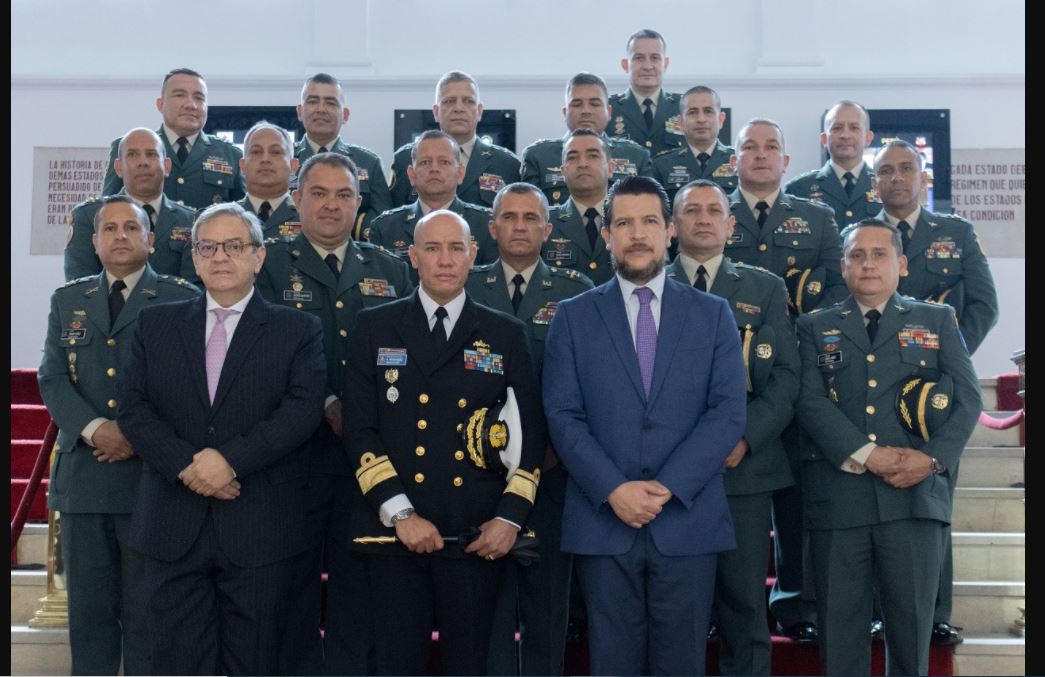 En el Palacio de San Carlos se realizó la clausura del Curso para Agregados Militares y de Policía CAMI IV-2021