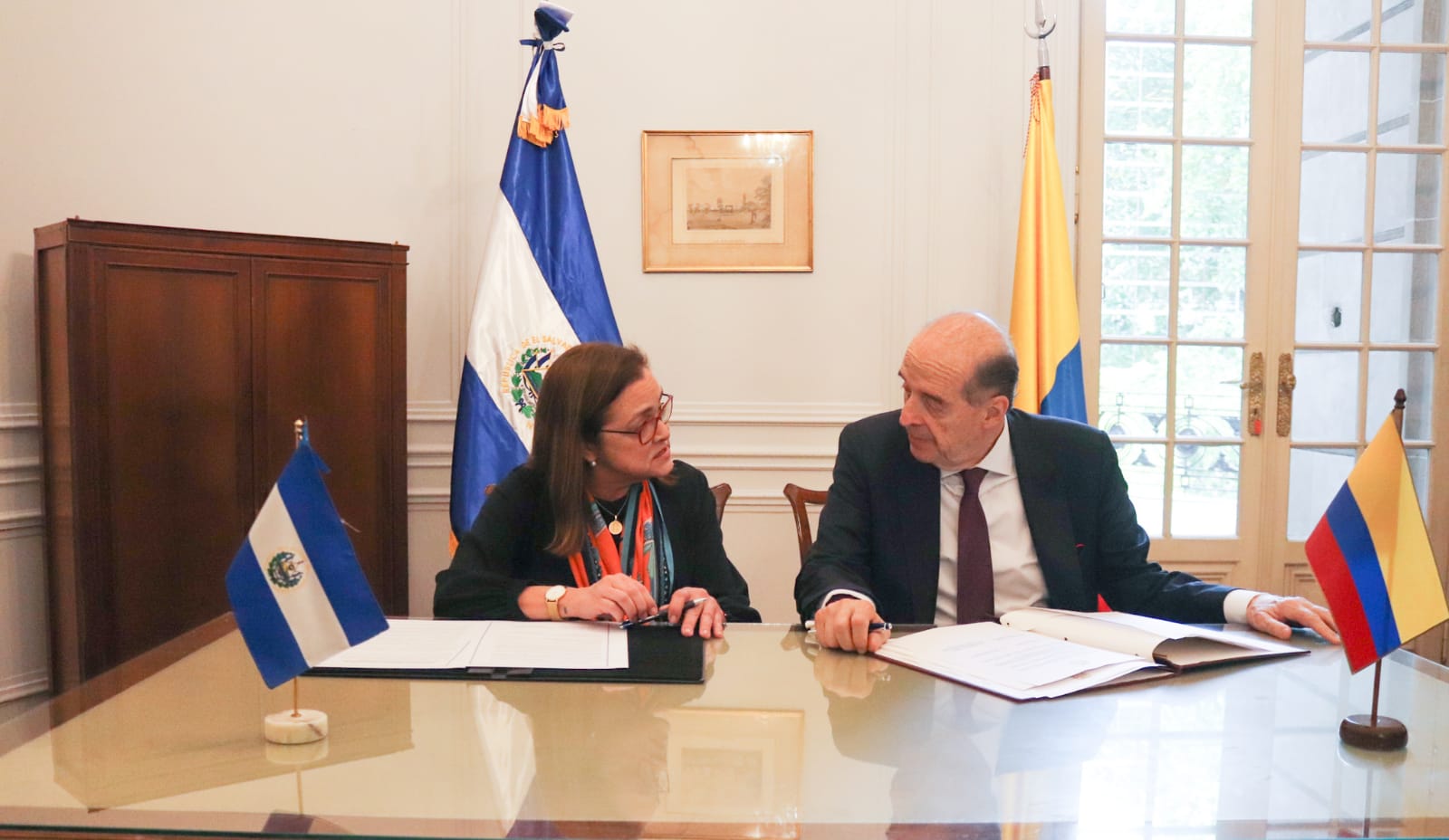 Colombia y El Salvador suscribieron Memorando de Entendimiento de Cooperación entre Academias Diplomáticas