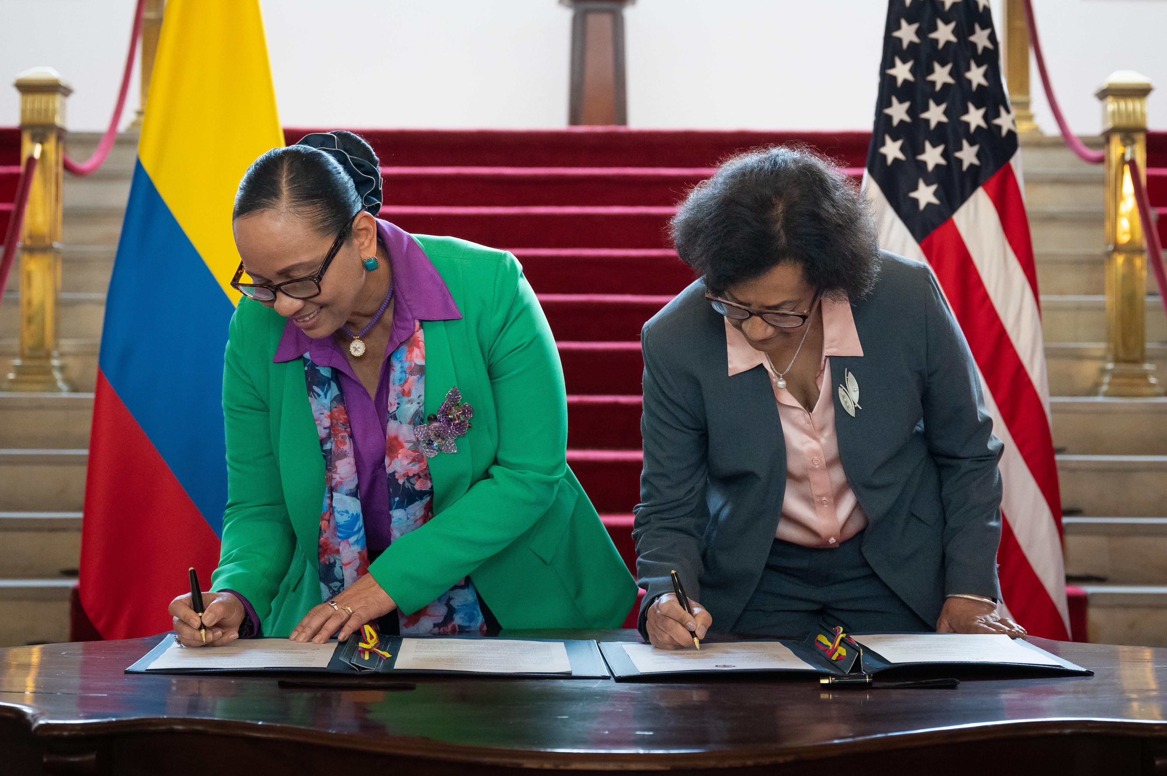 Colombia y Estados Unidos firman Memorando de Entendimiento para crear el Centro de Excelencia de Mujeres, Paz y Seguridad de América Latina y El Caribe; el primero en la Región