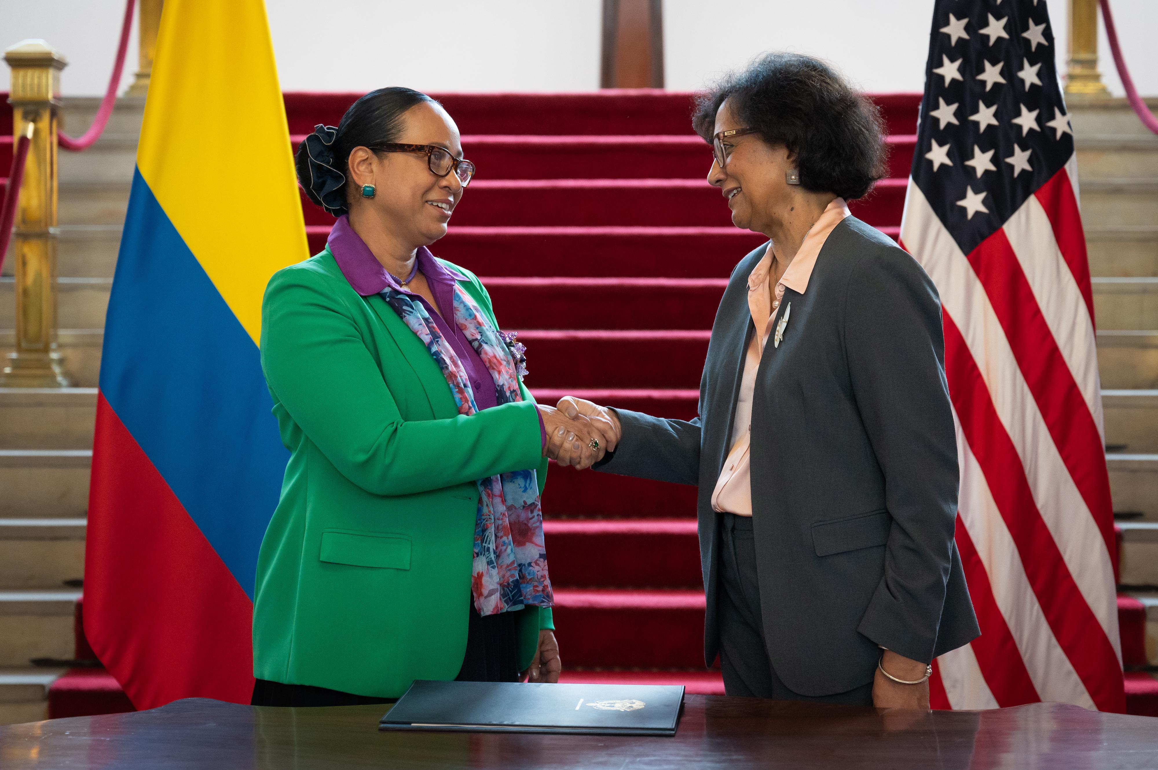 Colombia y Estados Unidos firman Memorando de Entendimiento para crear el Centro de Excelencia de Mujeres, Paz y Seguridad de América Latina y El Caribe; el primero en la Región