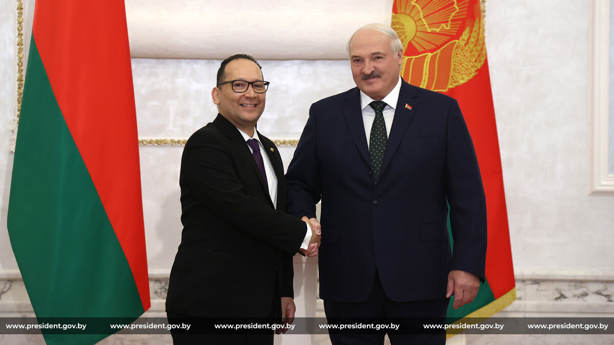 Embajador de Colombia entregó Cartas Credenciales al Presidente de Belarús