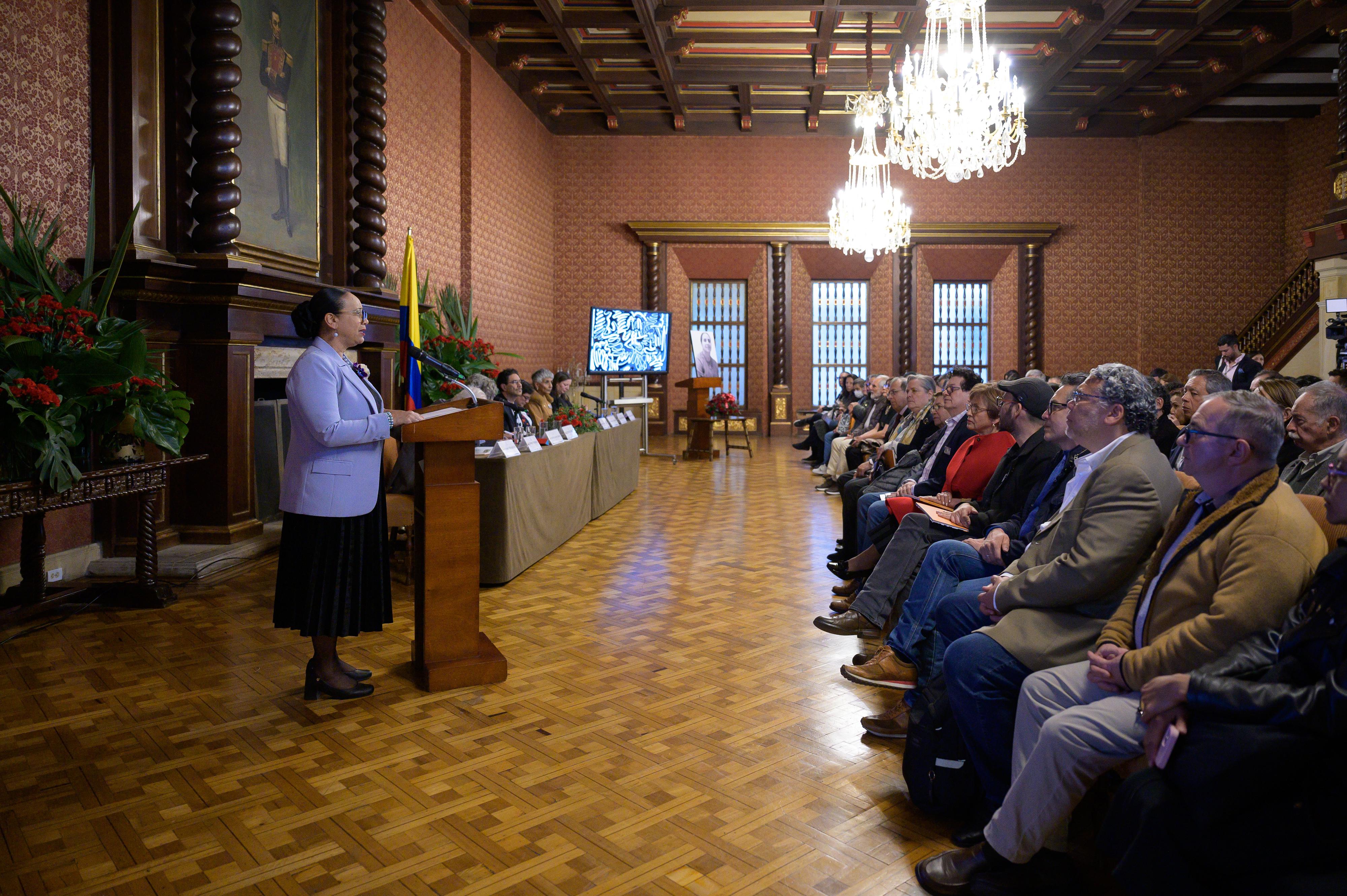 En Cancillería se realizó el lanzamiento del libro y la proyección del documental “Manuel Cepeda Vargas un artista en la política", en cumplimiento de la Orden dictada por la Corte Interamericana de Derechos Humanos