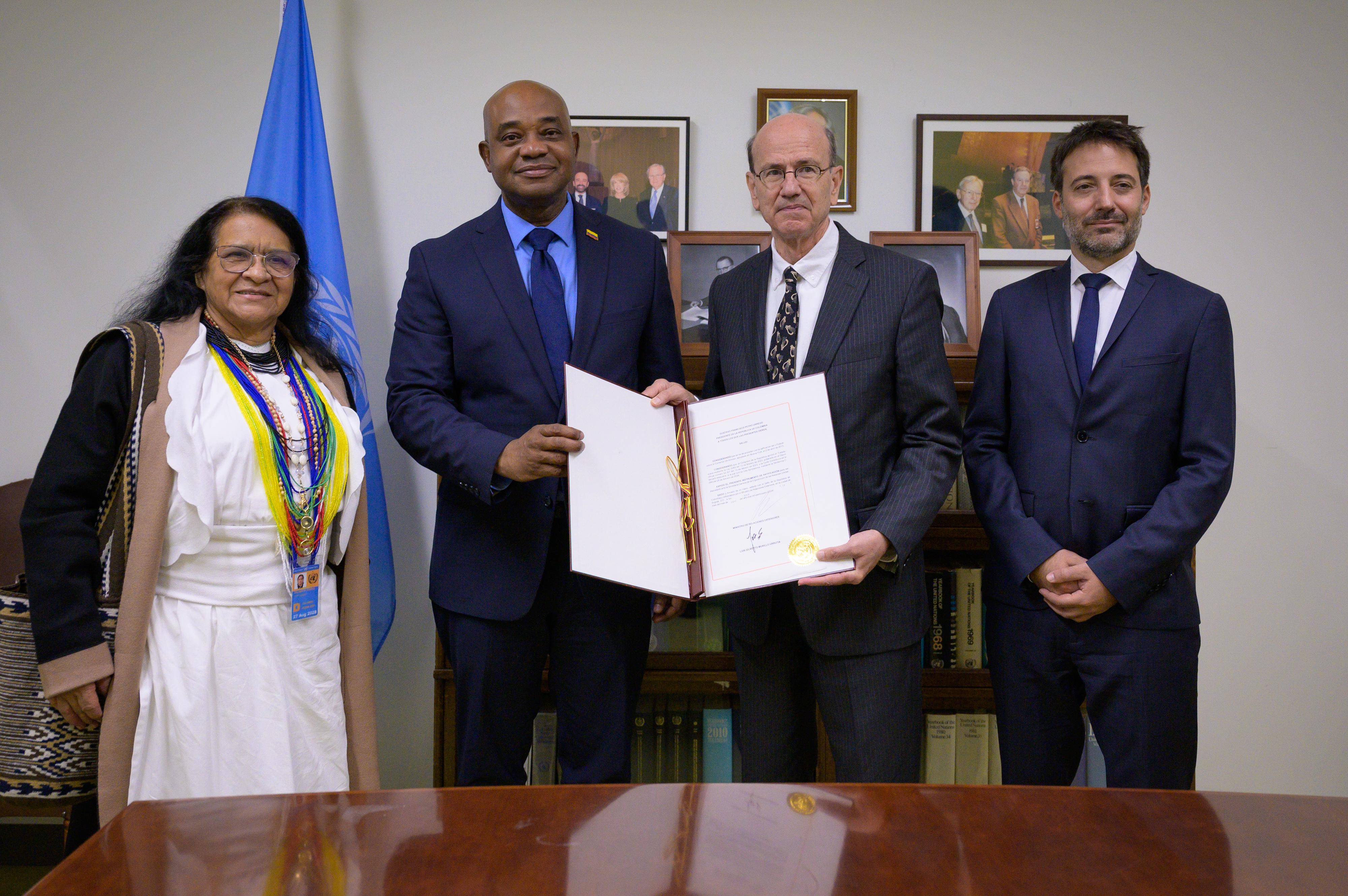 Ministro de Relaciones Exteriores de Colombia, Luis Gilberto Murillo, depositó el instrumento de ratificación del Tratado sobre el Comercio de Armas
