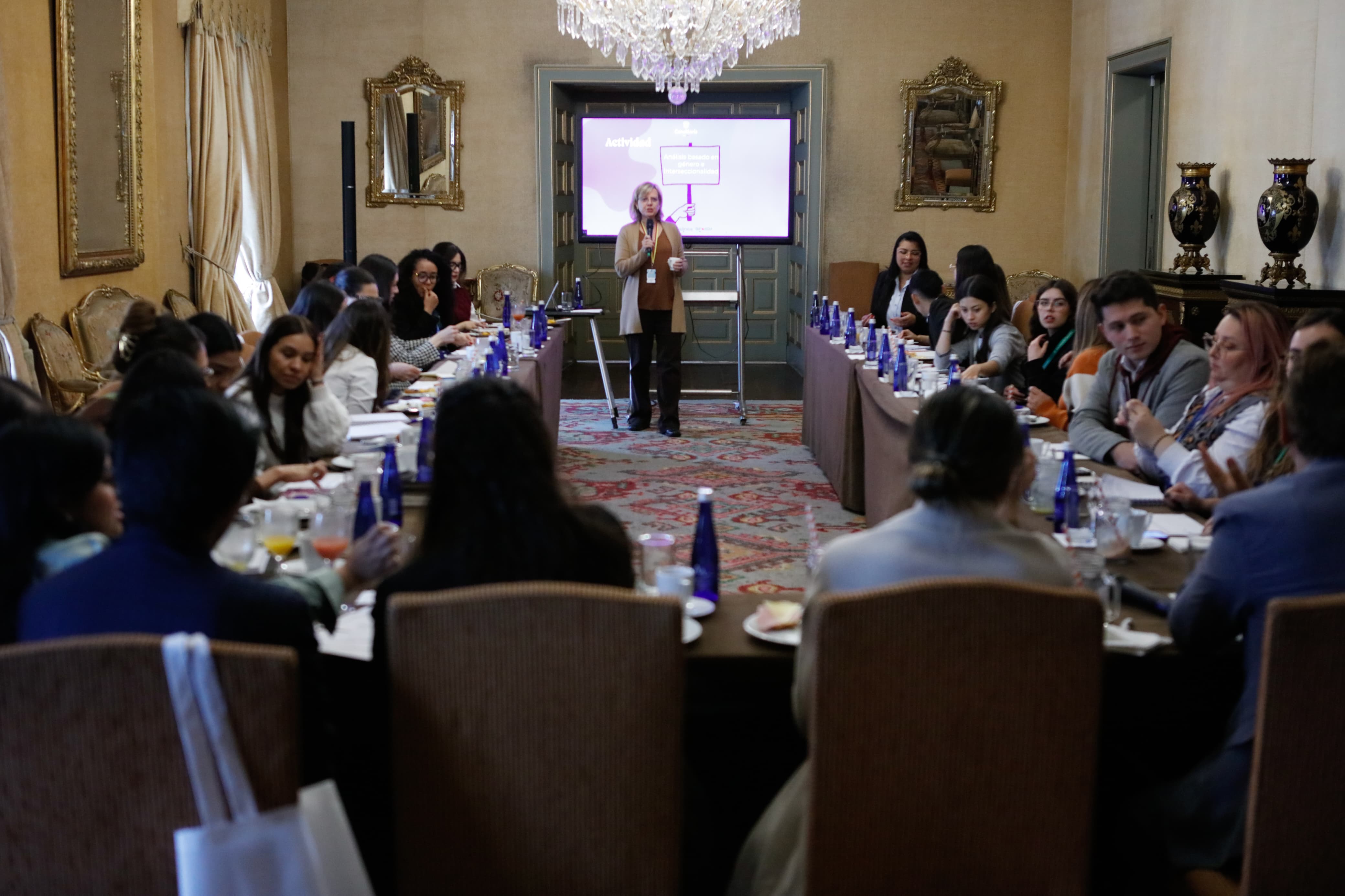 Análisis de género Una herramienta para poner en práctica la Política Exterior Feminista 