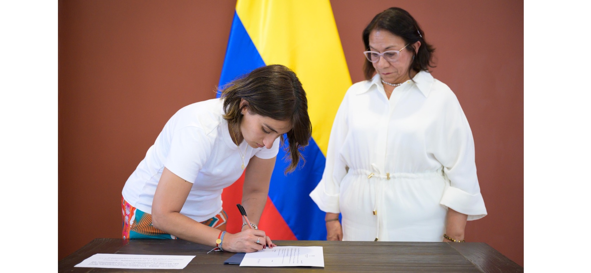 Canciller Laura Sarabia posesionó a Rosa Yolanda Villavicencio como nueva viceministra de Relaciones Exteriores
