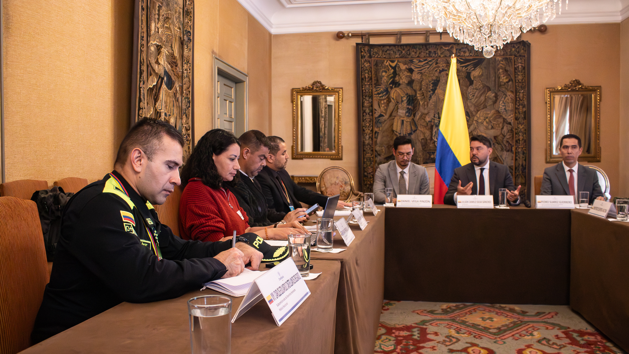 Cancillería lidera esfuerzos para avanzar en materia de TIC's-IA en el marco del Derecho Internacional Humanitario
