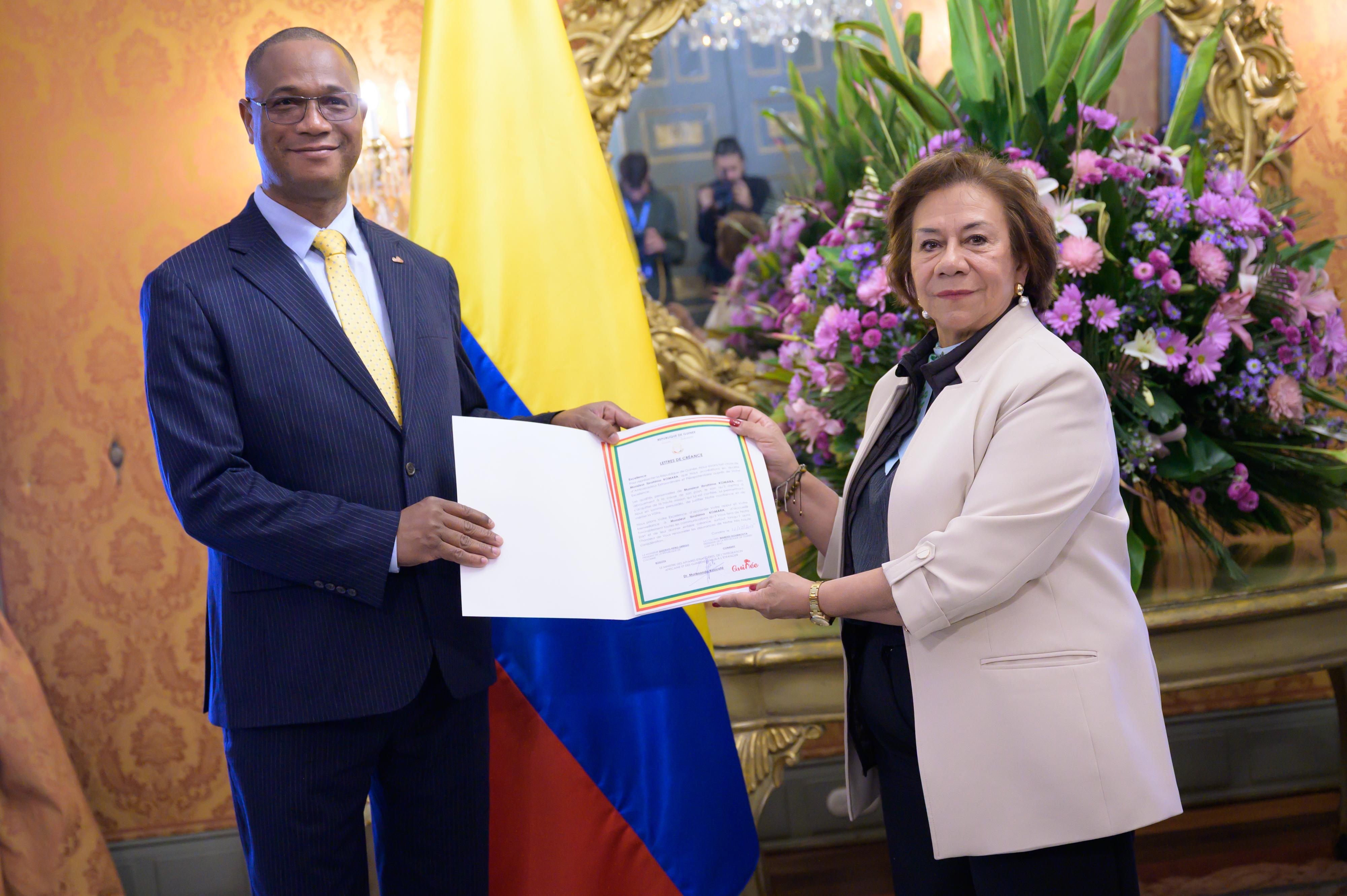 Embajador Extraordinario y Plenipotenciario de la República de Guinea, Ibrahima Komara.