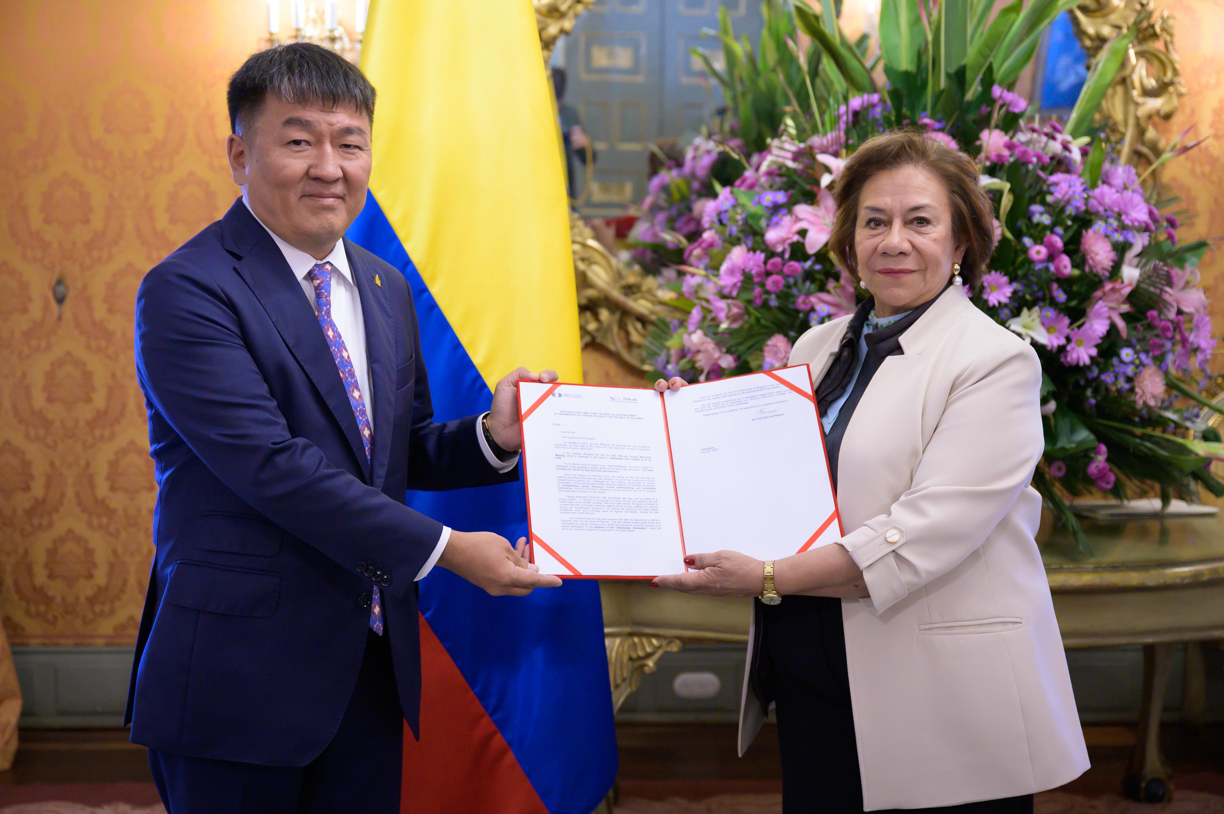 Embajador Extraordinario y Plenipotenciario de Mongolia, Zoljargal Sesser.