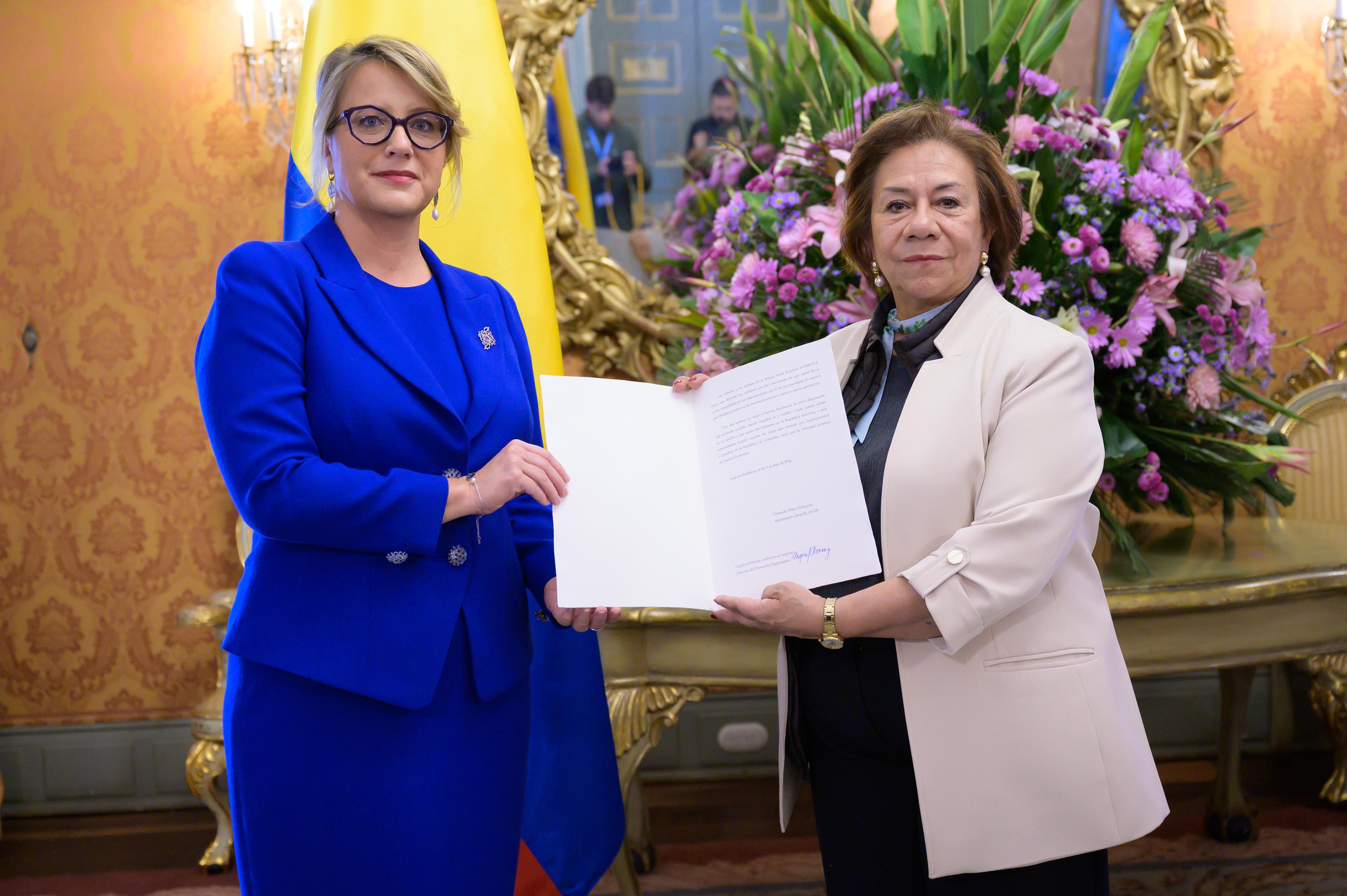 Embajadora Extraordinaria y Plenipotenciaria de la República de Eslovaca, Katarina Tomková.