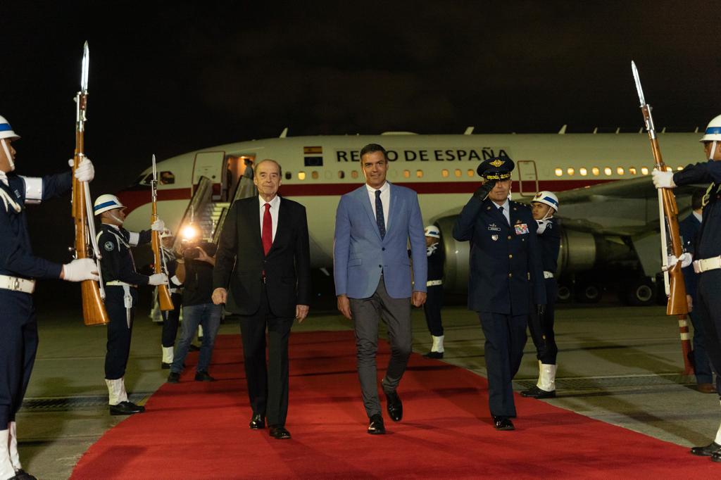 Ministro de Relaciones Exteriores, Álvaro Leyva Durán, le da la bienvenida a Colombia al Presidente del Gobierno de España, Pedro Sánchez Pérez-Castejón