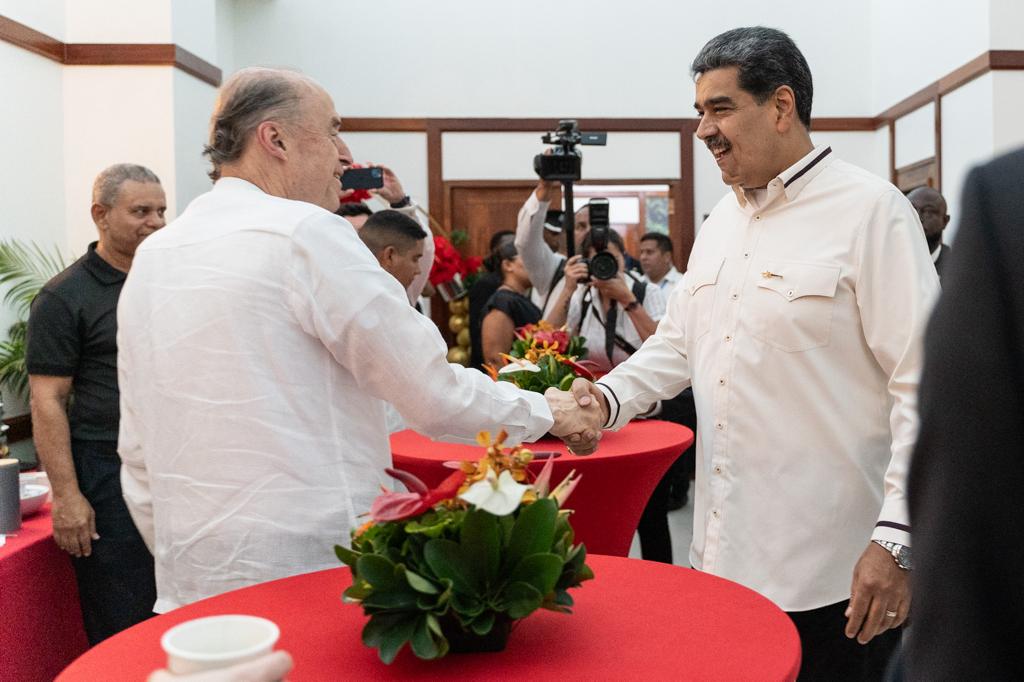 Colombia participa en la reunión de alto nivel que tiene lugar en San Vicente y las Granadinas con los presidentes de Venezuela y Guyana