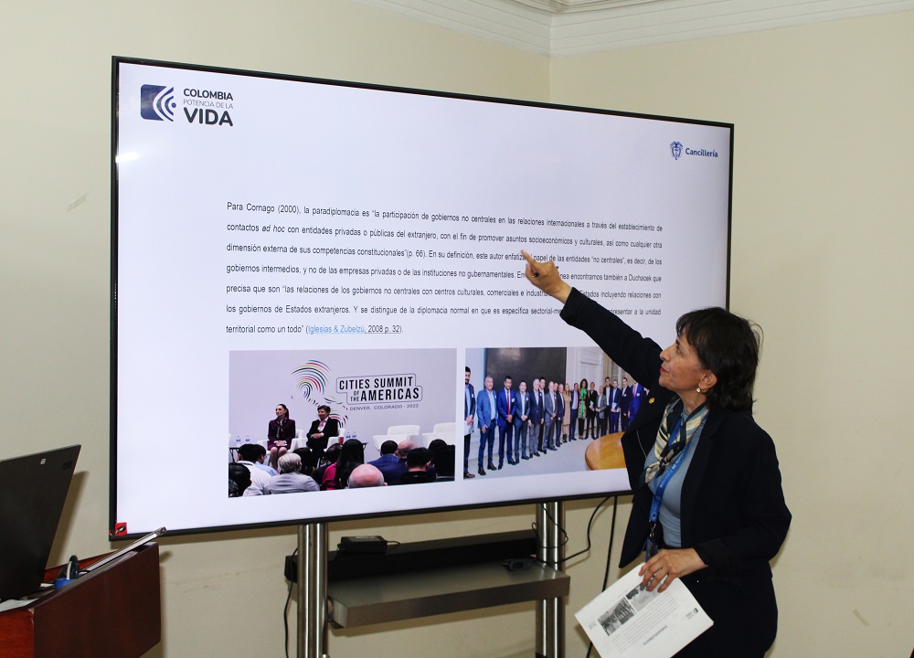 “Tinto Distinto” una iniciativa que continúa promoviendo el conocimiento en la Academia Diplomática 