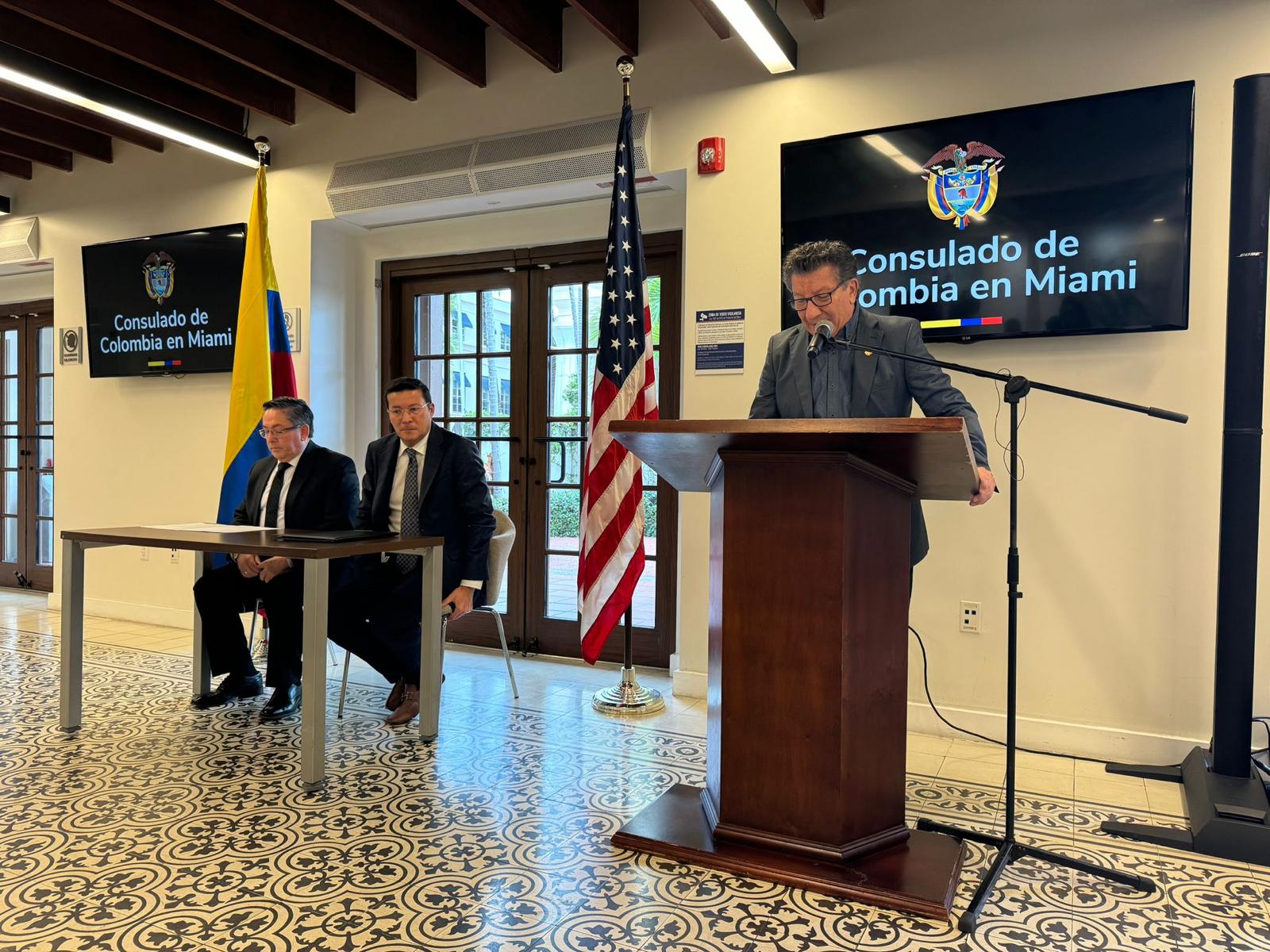 El Ministerio de Relaciones Exteriores y la Registraduría Nacional del Estado Civil fortalecen el trabajo Consular con mejores servicios para los connacionales en el exterior 