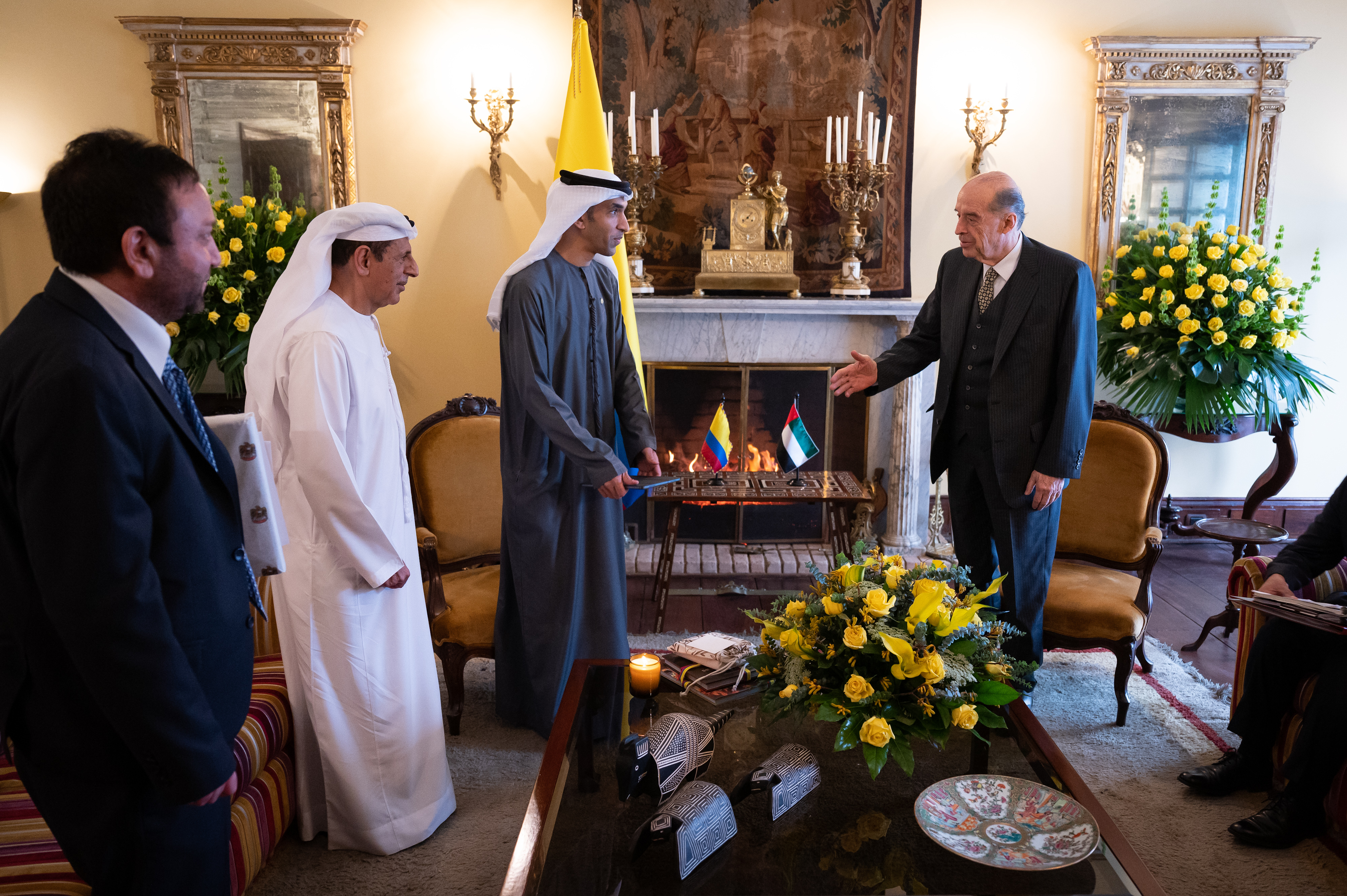 Intercambio comercial bilateral y la inversión extranjera, temas de la agenda bilateral tratada por el Ministro colombiano y el Ministro de Estado de Comercio de los Emiratos Árabes Unidos