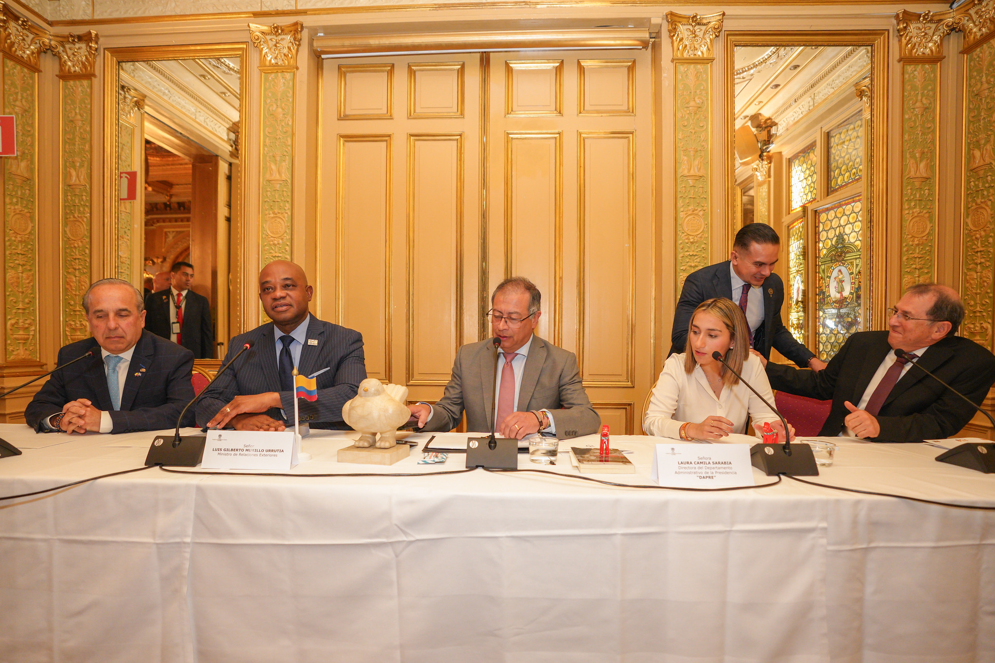Presidente Gustavo Petro y el Canciller Luis Gilberto Murillo lideraron encuentro con embajadores colombianos en Europa donde abordaron sobre aspectos claves de la política internacional