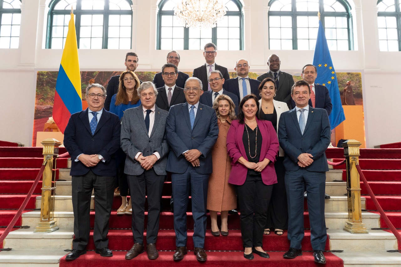 Canciller encargado, Francisco Coy, se reunió con diputadas y diputados del Parlamento Europeo para hablar sobre la migración venezolana y los derechos humanos en Colombia