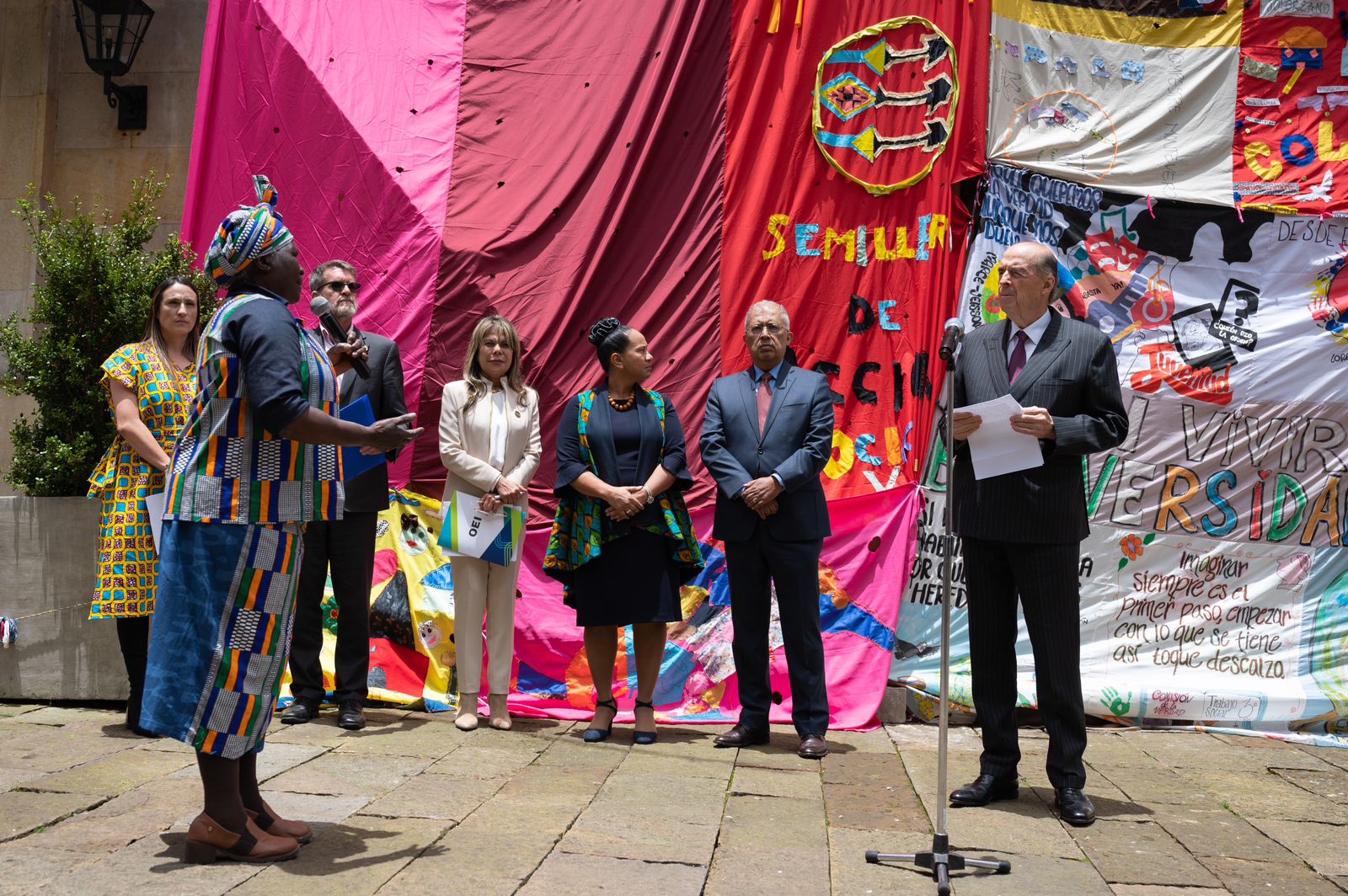 Canciller Leyva lideró conmemoración por el día nacional de las víctimas en Colombia para “arropar a todas las víctimas, en Colombia y en el exterior”
