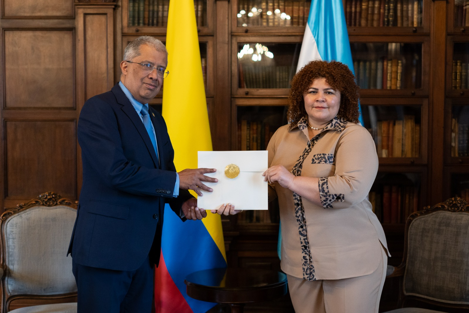 Vicecanciller Francisco Coy recibió copia de Cartas Credenciales de la nueva embajadora de Honduras en Colombia