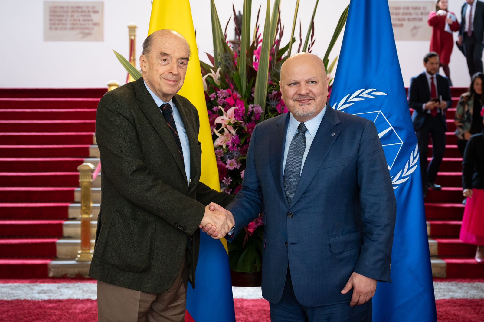 Profundizar la cooperación con el Estado colombiano: uno de los propósitos del encuentro entre el canciller Álvaro Leyva Durán y el fiscal de la Corte Penal Internacional, Karim Khan