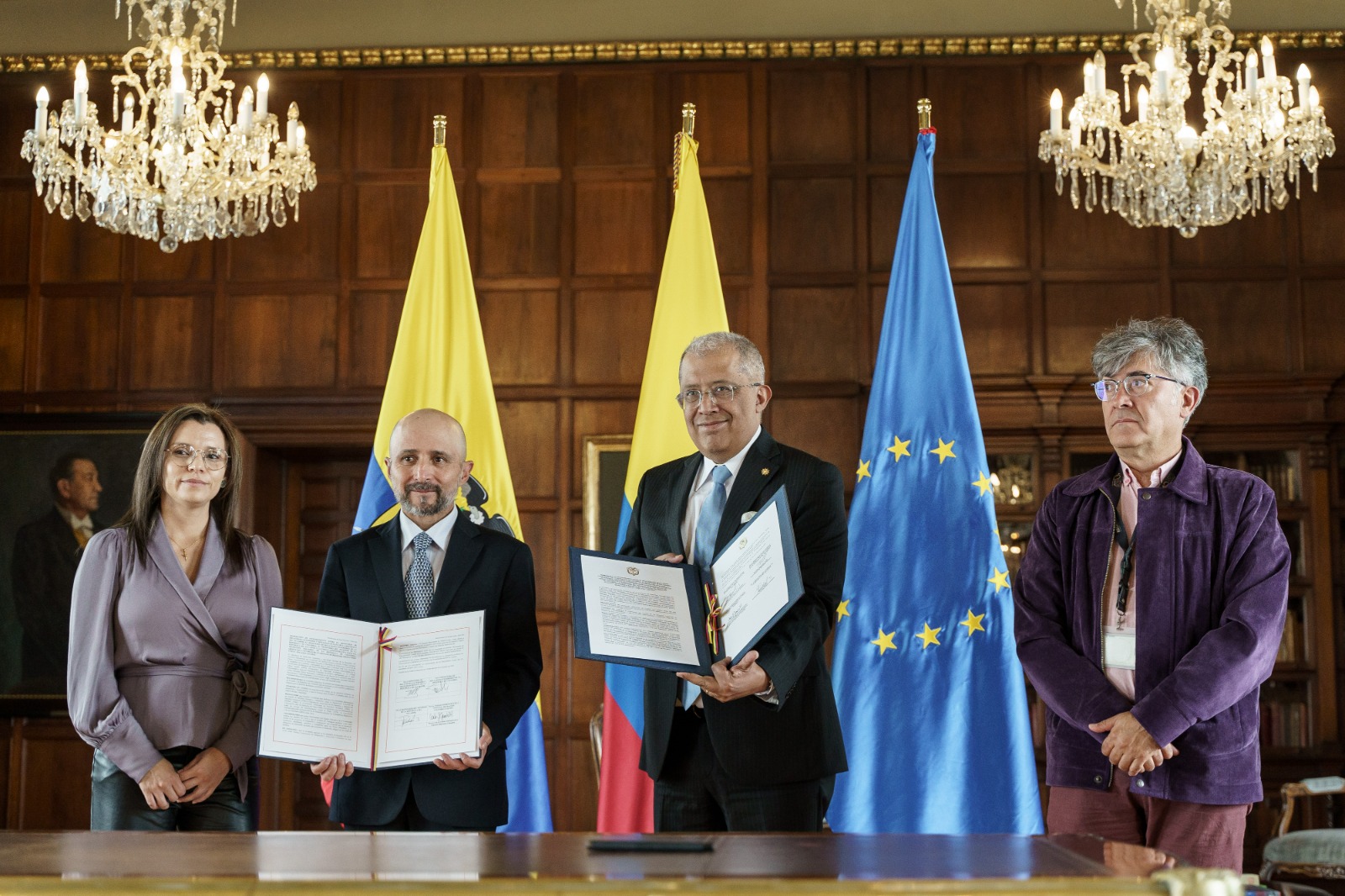 Colombia y Ecuador firman Memorando de Entendimiento para implementar el sistema One Stop Control en el paso fronterizo con Rumichaca