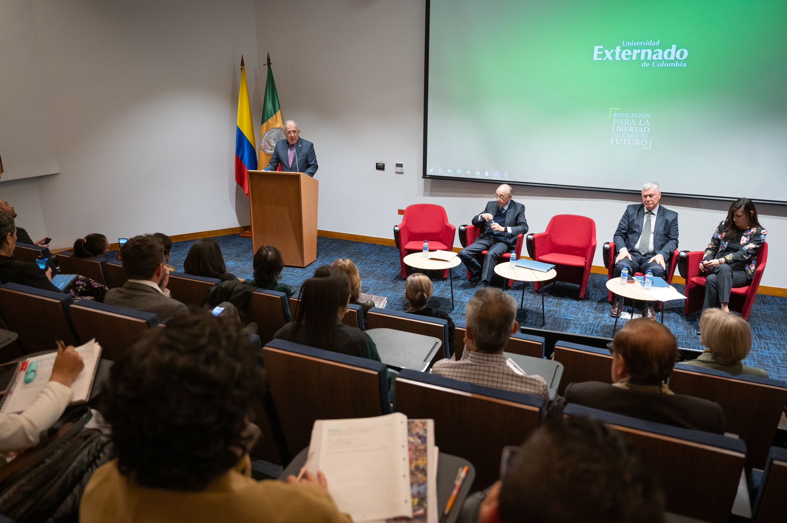 La Primera Cátedra Clemencia Forero Ucrós fue escenario para reafirmar el papel de Colombia en temas como paz y medio ambiente, además del liderazgo que está consolidando en la región