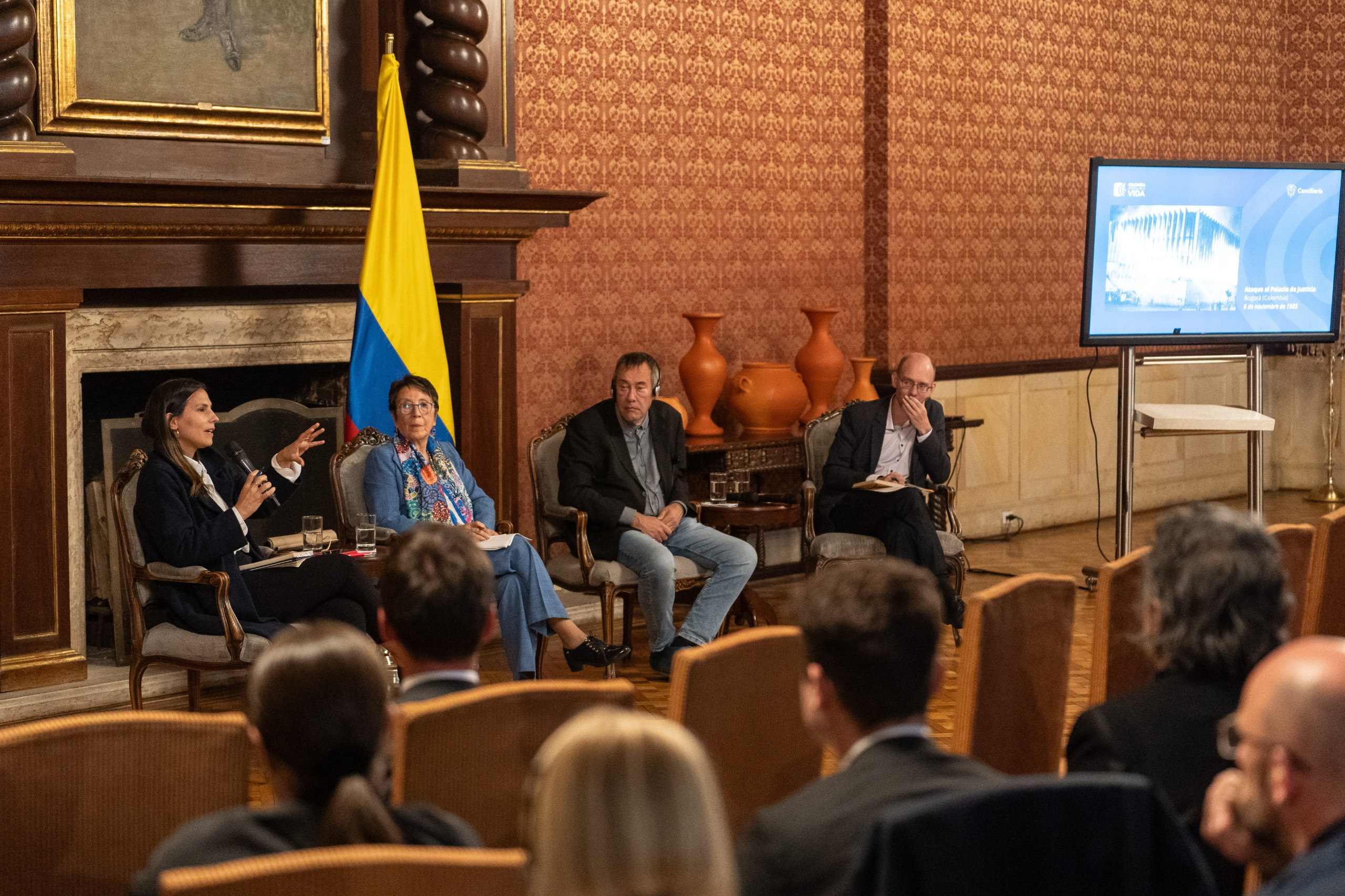 Cancillería lideró panel sobre superación del negacionismo frente a ataques a instituciones democráticas, una conversación sobre hechos ocurridos en Colombia, Chile y Alemania