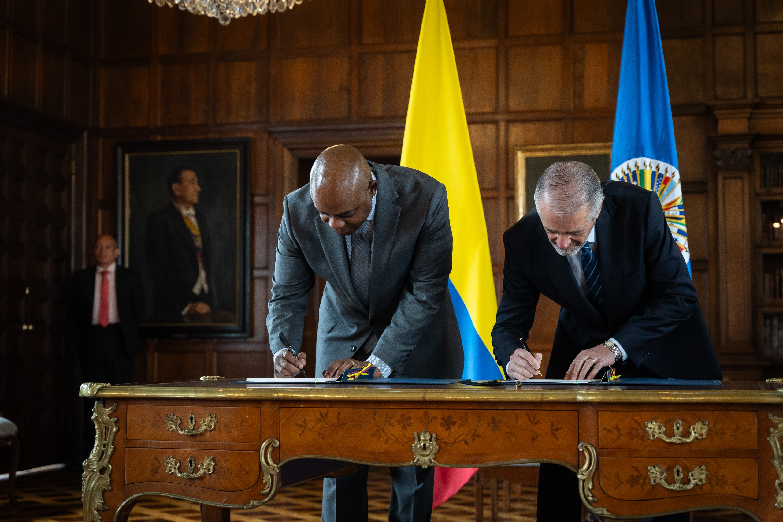 Colombia renueva anticipadamente el convenio de acompañamiento de la OEA a los procesos de Paz en el país