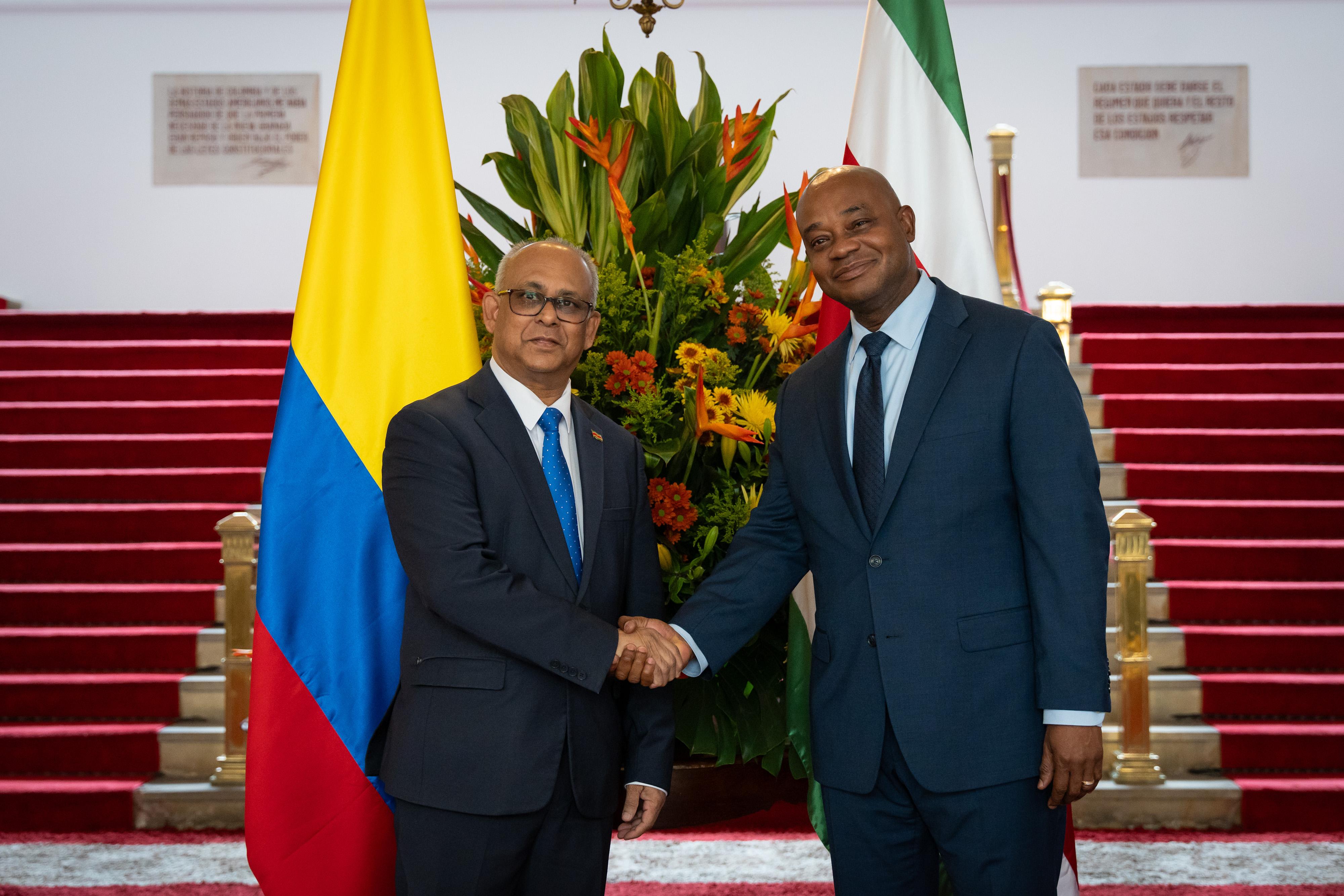 Cancilleres de Colombia y Surinam sostuvieron reunión bilateral