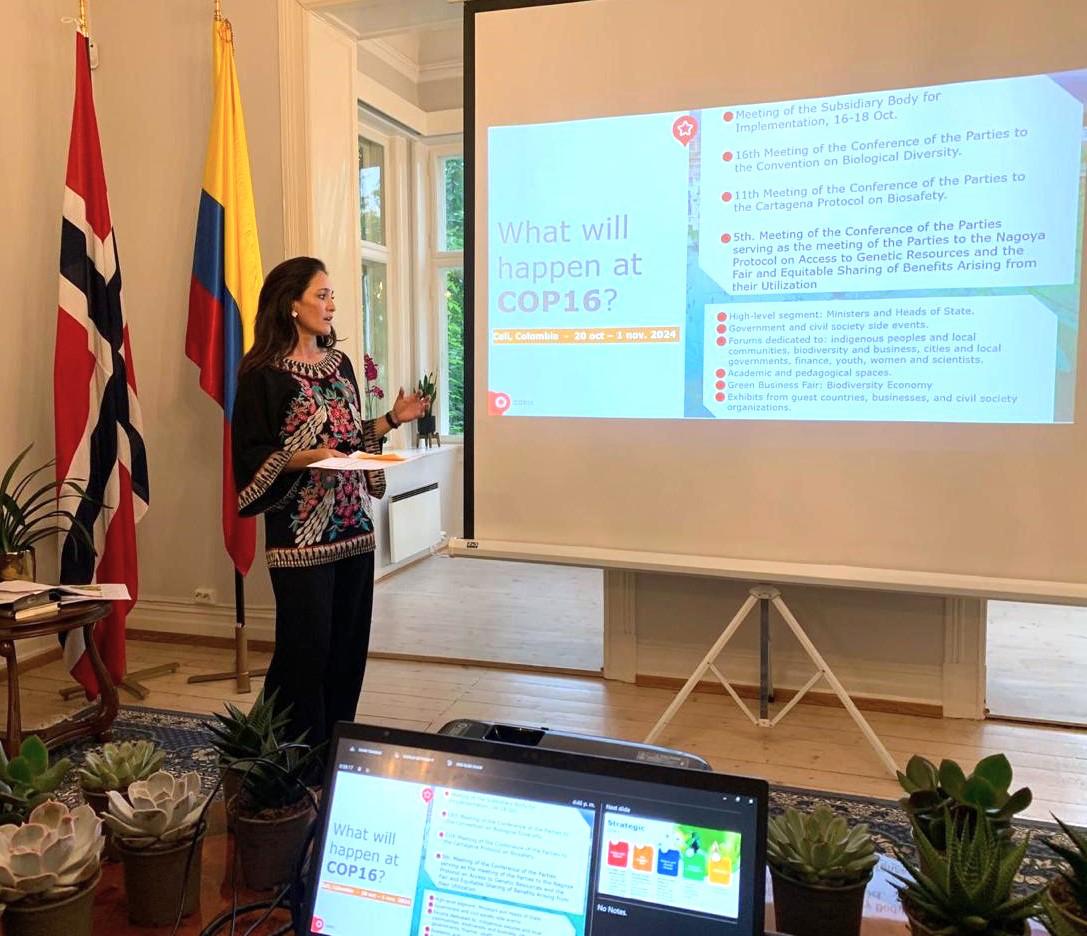 La Embajadora de Colombia en Noruega, Paola Bernal, explica cómo Colombia busca impulsar la regeneración de la vida, la reconciliación de los pueblos y la coalición de la Paz con la Naturaleza.