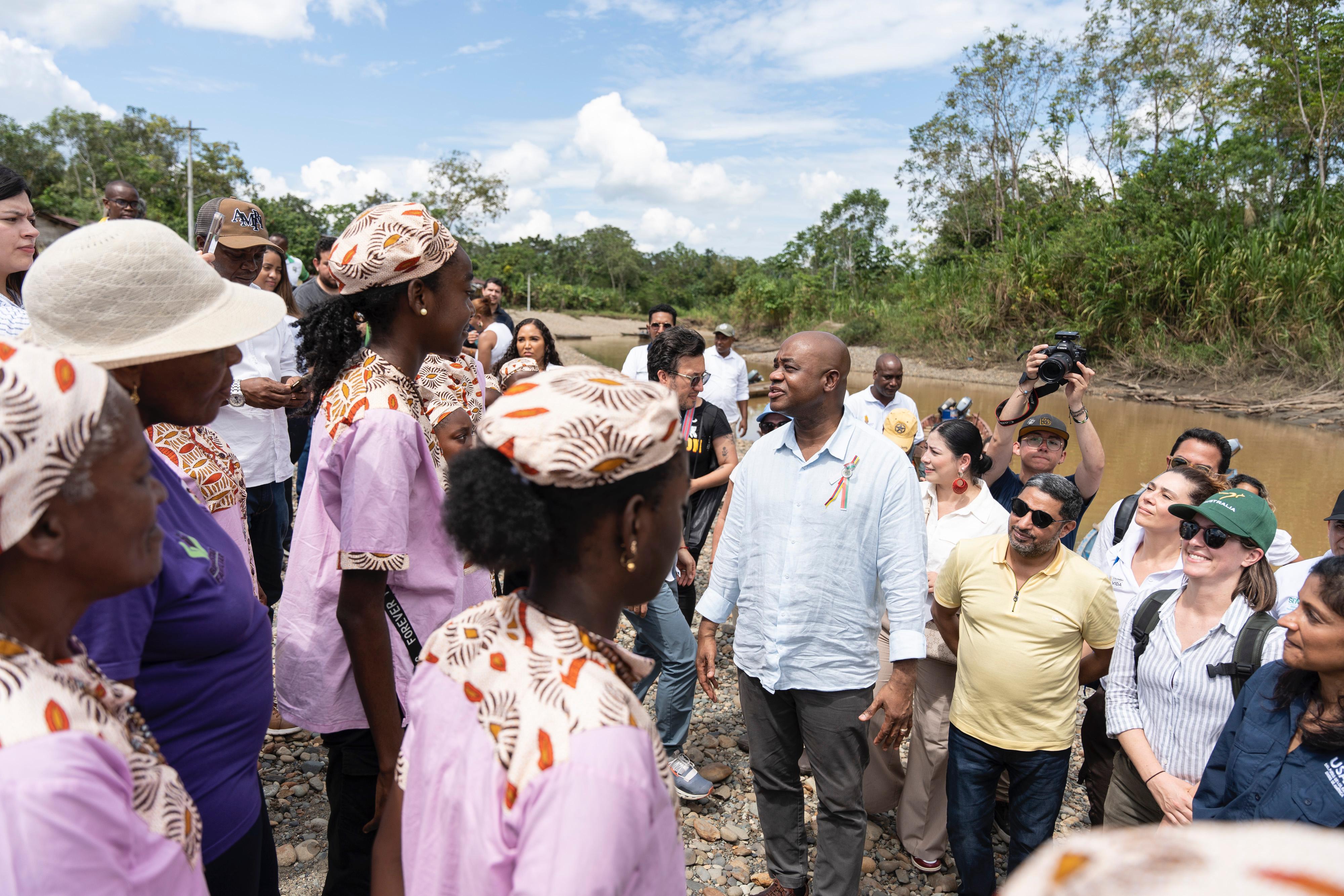 Canciller Murillo lideró visita al Chocó en compañía de cooperantes internacionales para dar respuesta complementaria a la emergencia climática