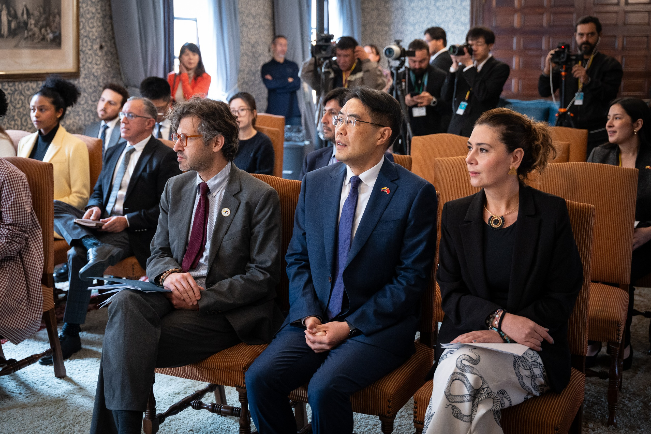 El Gobierno de la República Popular China dona 470 equipos tecnológicos al Ministerio de Relaciones Exteriores