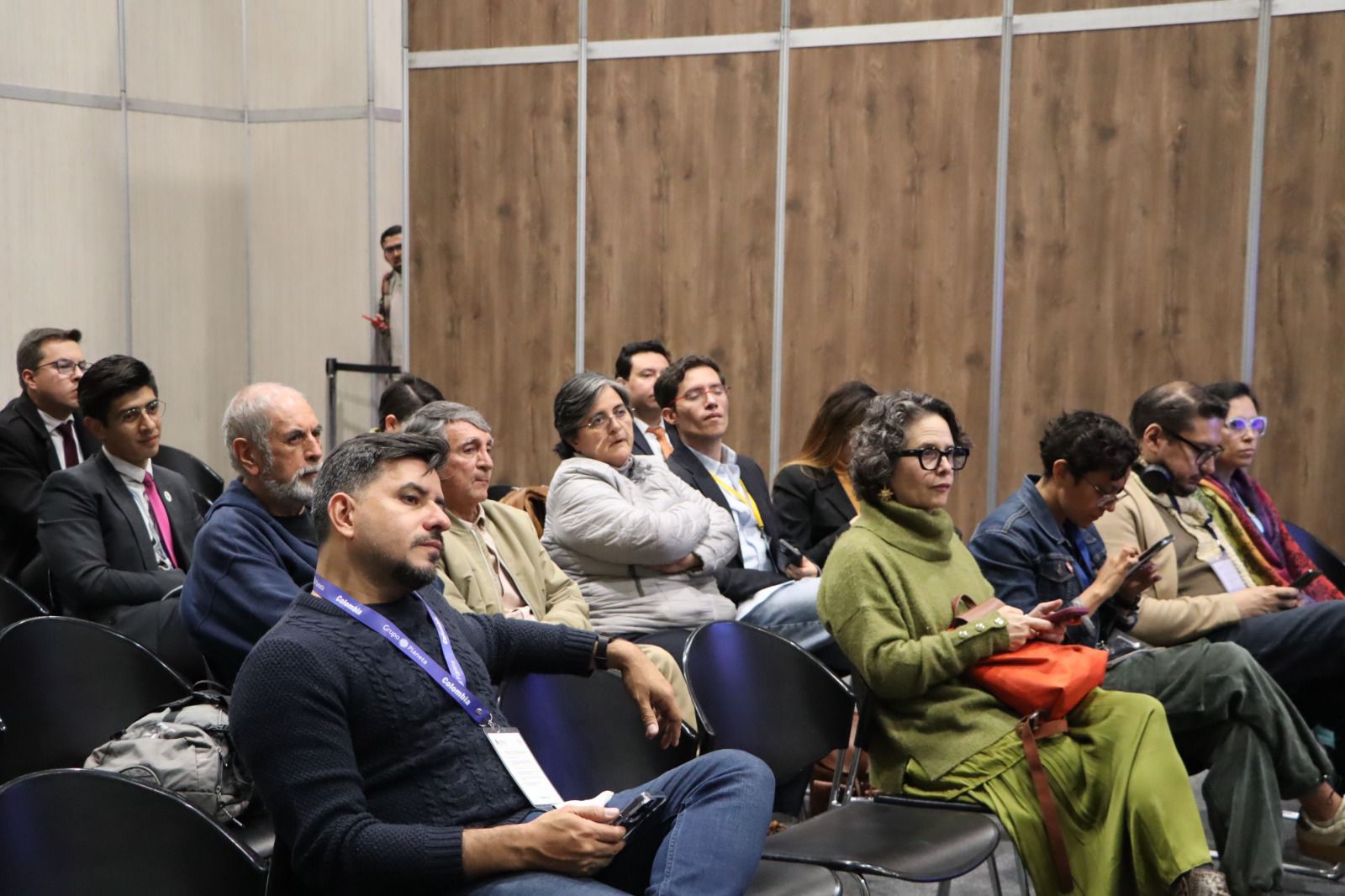 Conversatorio sobre el impacto de la edición independiente en la transformación de las narrativas nacionales