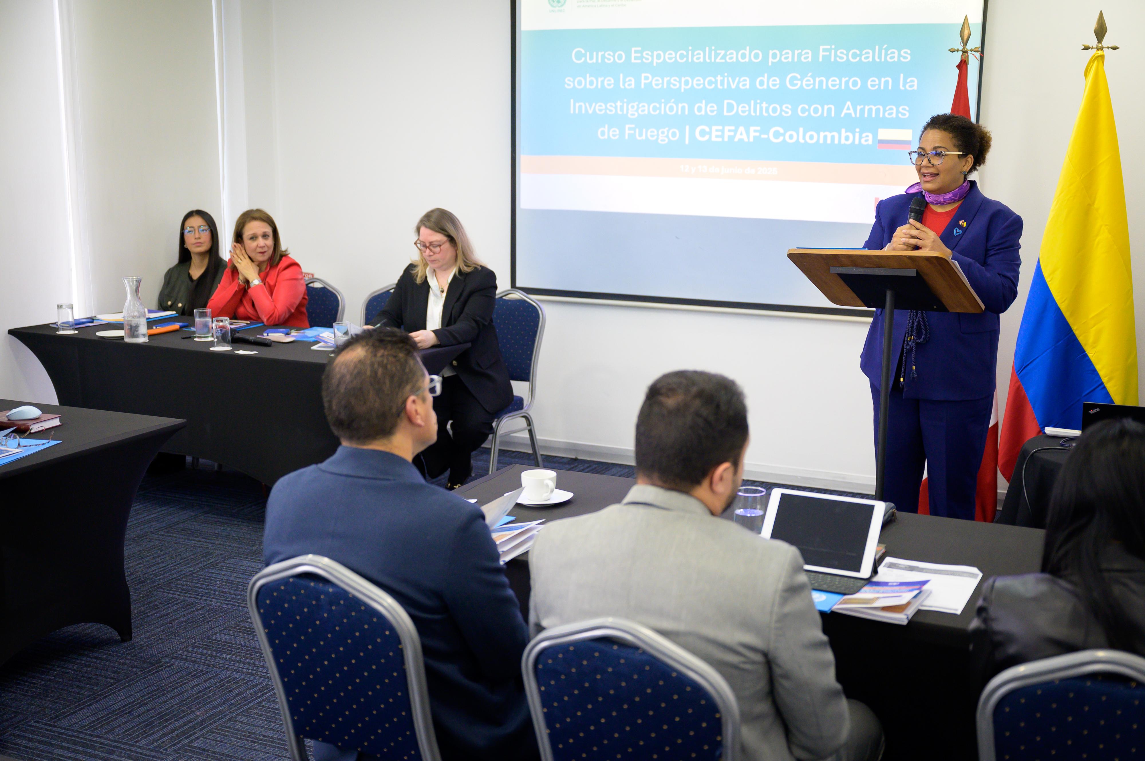Colombia y Canadá inauguran curso para fiscales sobre perspectiva de género en delitos con armas de fuego