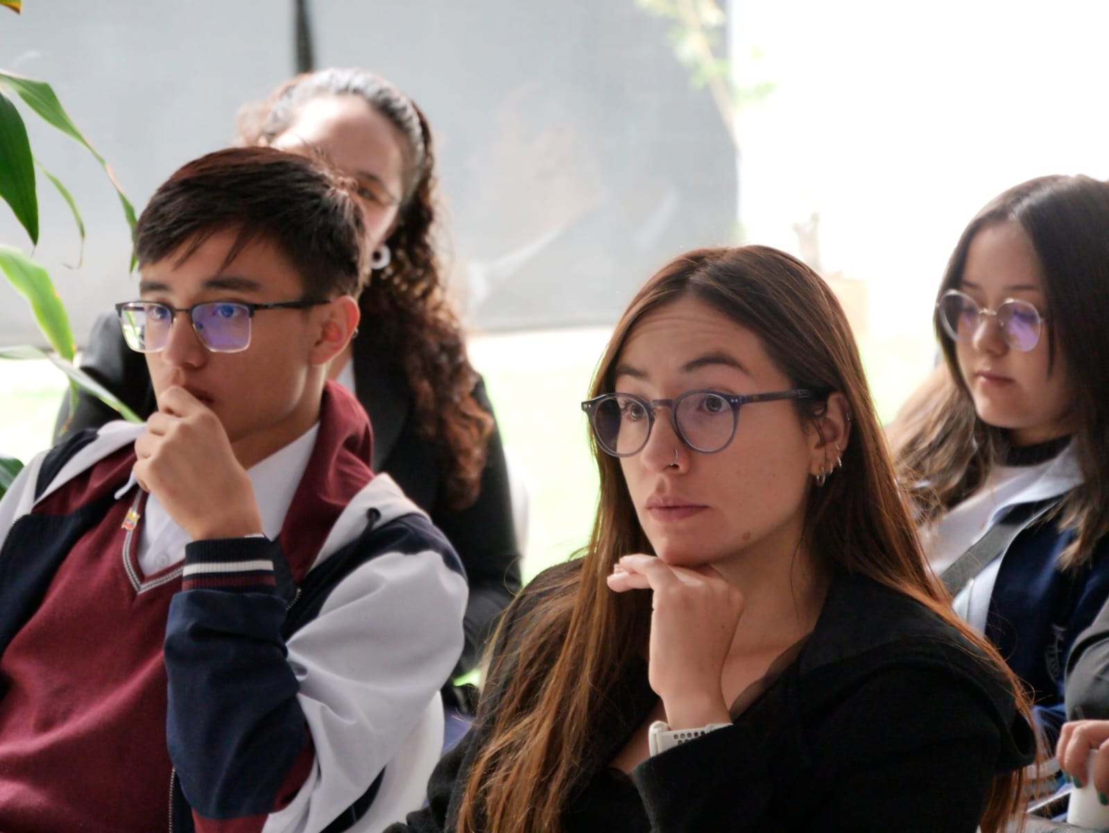Un grupo de estudiantes del modelo SIMONU visitaron la Embajada de Cuba en Colombia como parte de su formación académica 