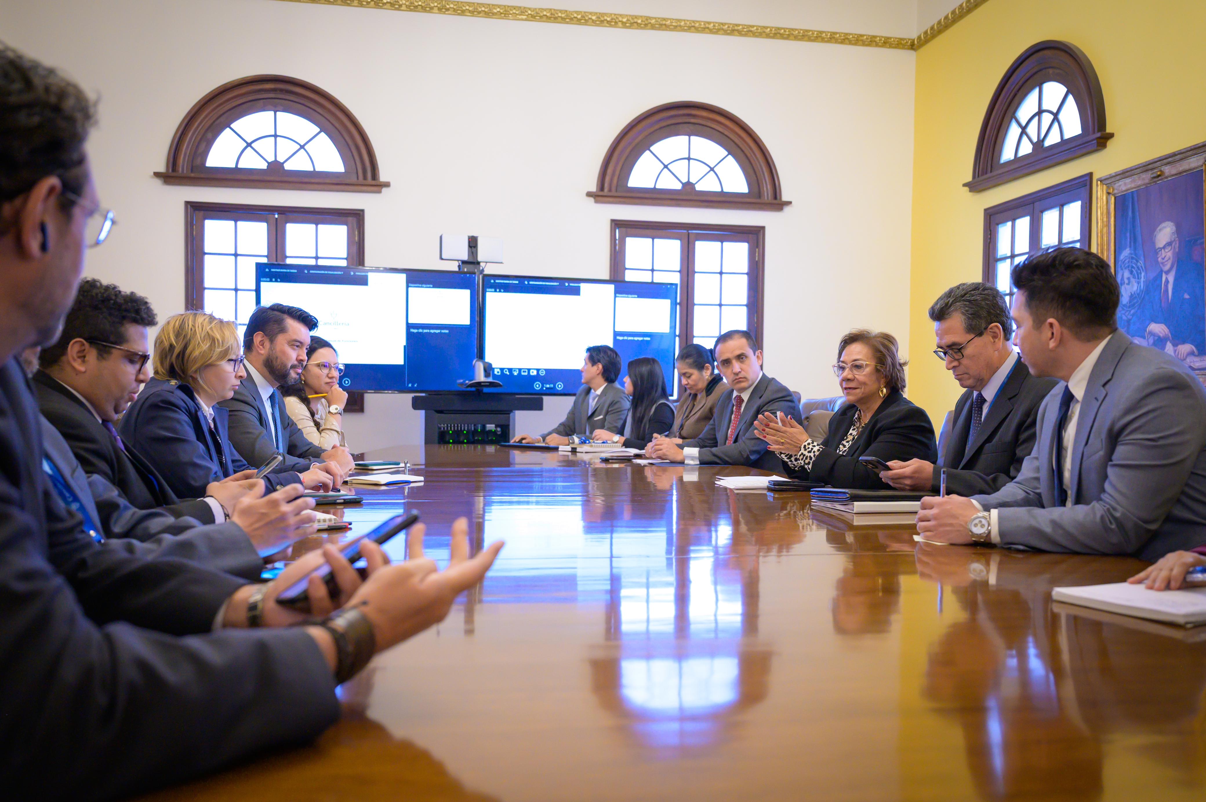 Canciller (e) Rosa Yolanda Villavicencio Mapy lideró un espacio clave para la revisión del Manual de Funciones del Ministerio de Relaciones Exteriores
