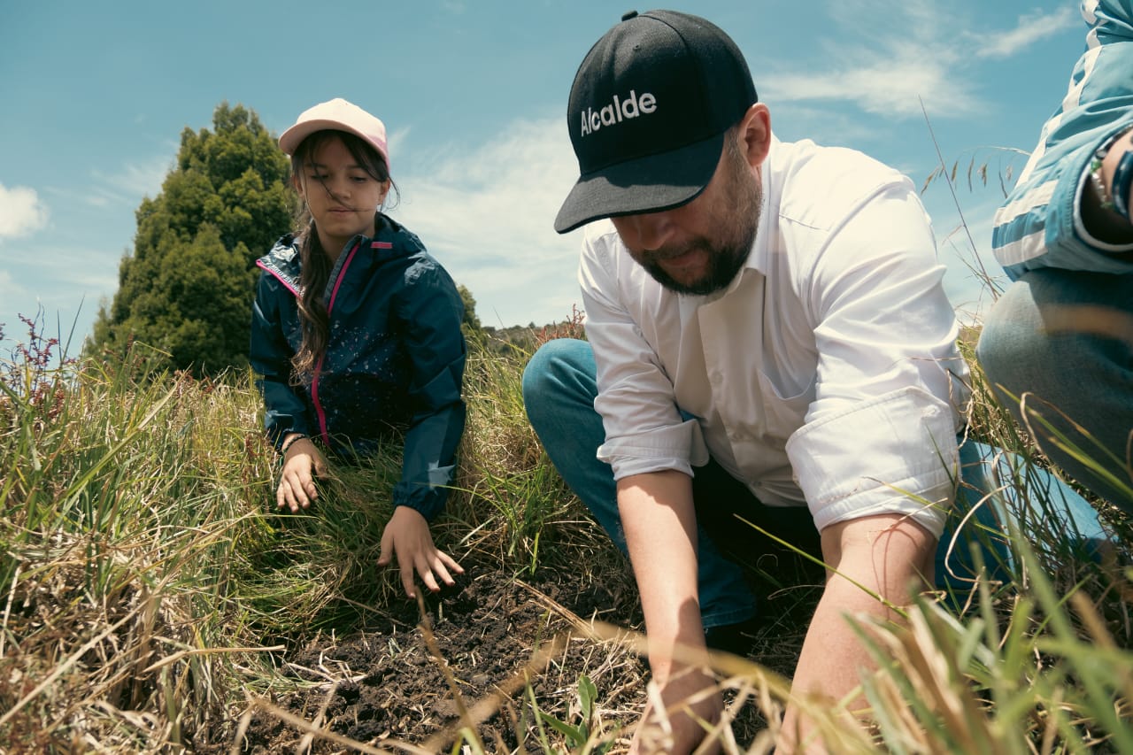 Cancillería lidera siembra de más de 800 árboles en Boyacá como parte del Proyecto Corredor Ecológico 